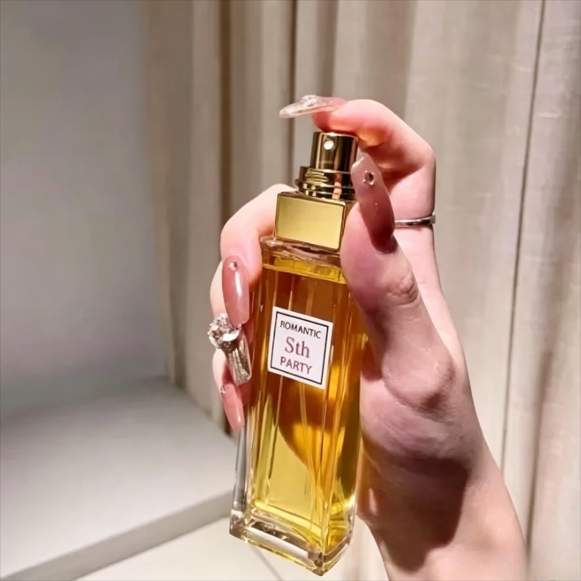 50ml Classic Floral No.5 Women Eau de Toilette, Elegant Urban Aesthetic High Quality Long Lasting Daily Perfume 30ml
50ml Classic Floral No.5 Women Eau de Toilette, Elegant Urban Aesthetic High Quality Long Lasting Daily Perfume 30ml