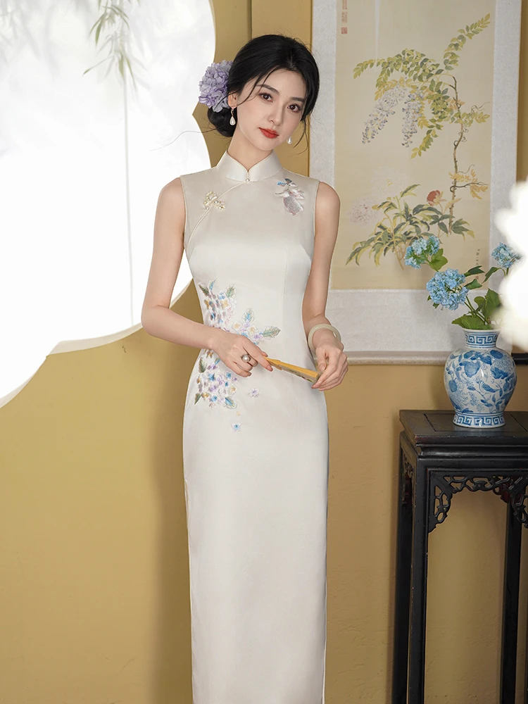 Elegant Embroidered Wedding Dress Long Qipao Sleeveless Summer New Chinese Style Reformed Morning Robe Breathable Polyester
Elegant Embroidered Wedding Dress Long Qipao Sleeveless Summer New Chinese Style Reformed Morning Robe Breathable Polyester