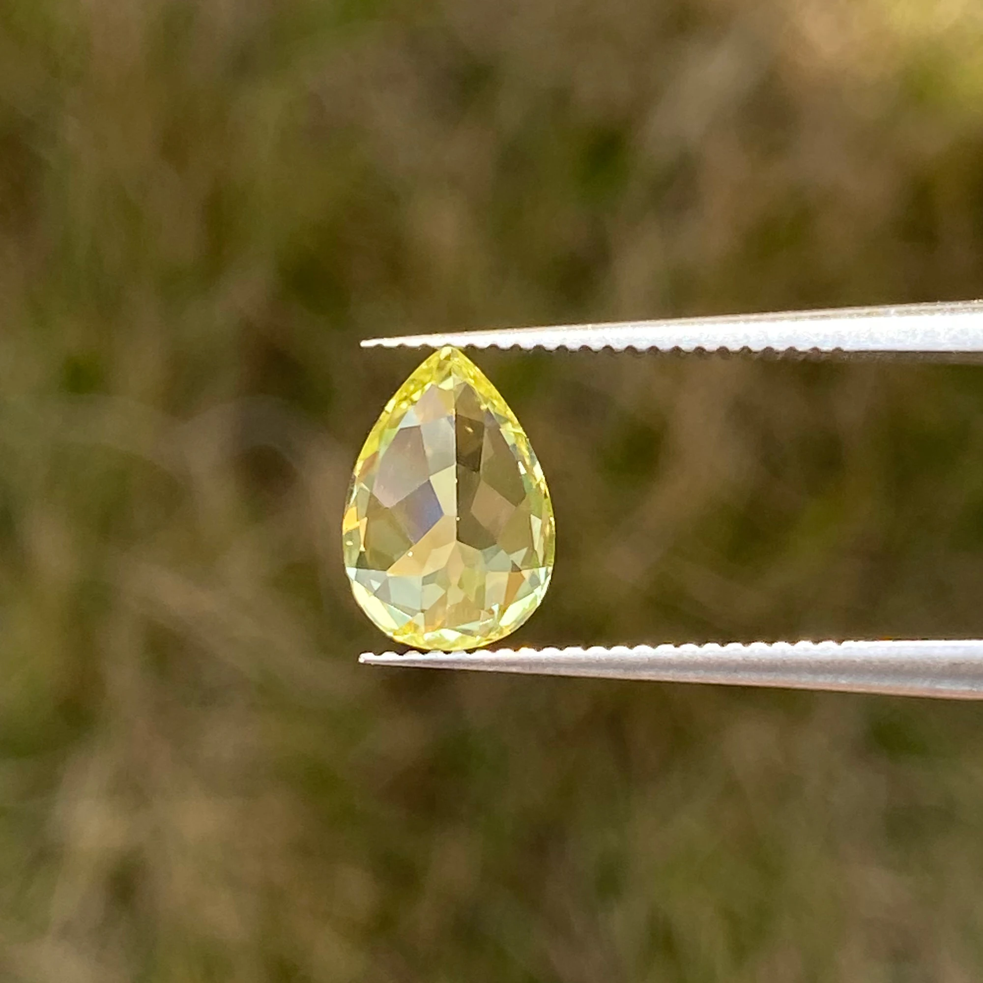 Eme jewe Lab Grown Sapphire Yellow Pear Cut Gemstone for Charms Advanced Jewelry Making Material With Certificate
Eme jewe Lab Grown Sapphire Yellow Pear Cut Gemstone for Charms Advanced Jewelry Making Material With Certificate