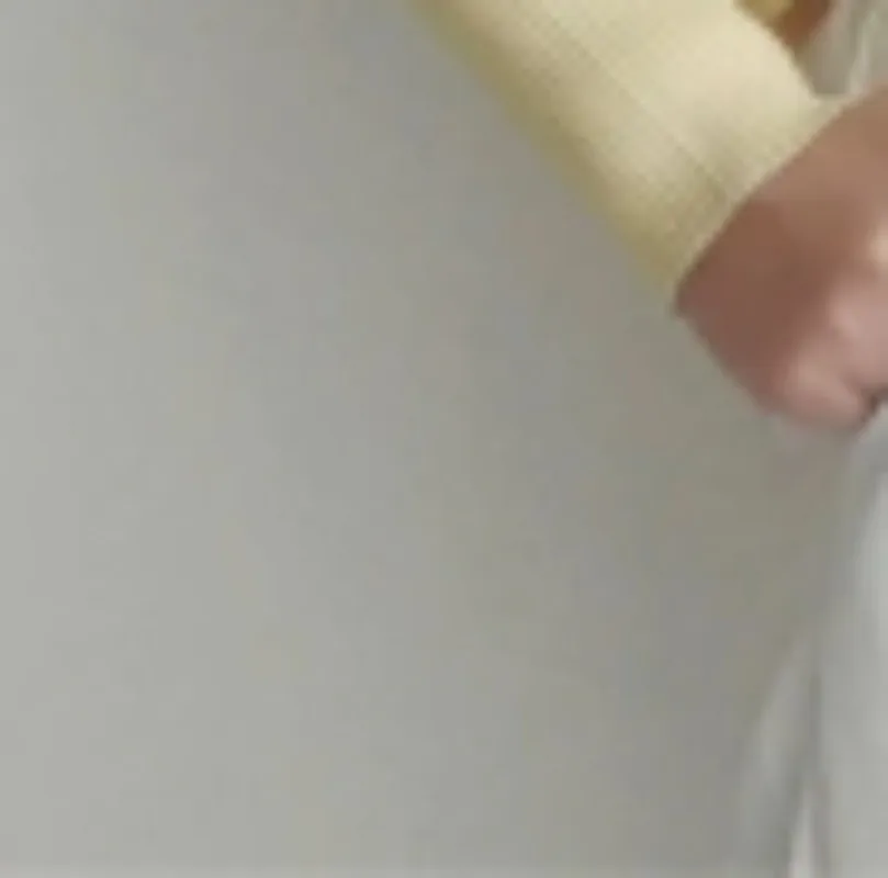 Новый модный женский вязаный кардиган с V-образным вырезом, приталенный, с длинными рукавами, весна-лето 2026, корейская мода, для женщин
Новый модный женский вязаный кардиган с V-образным вырезом, приталенный, с длинными рукавами, весна-лето 2026, корейская мода, для женщин