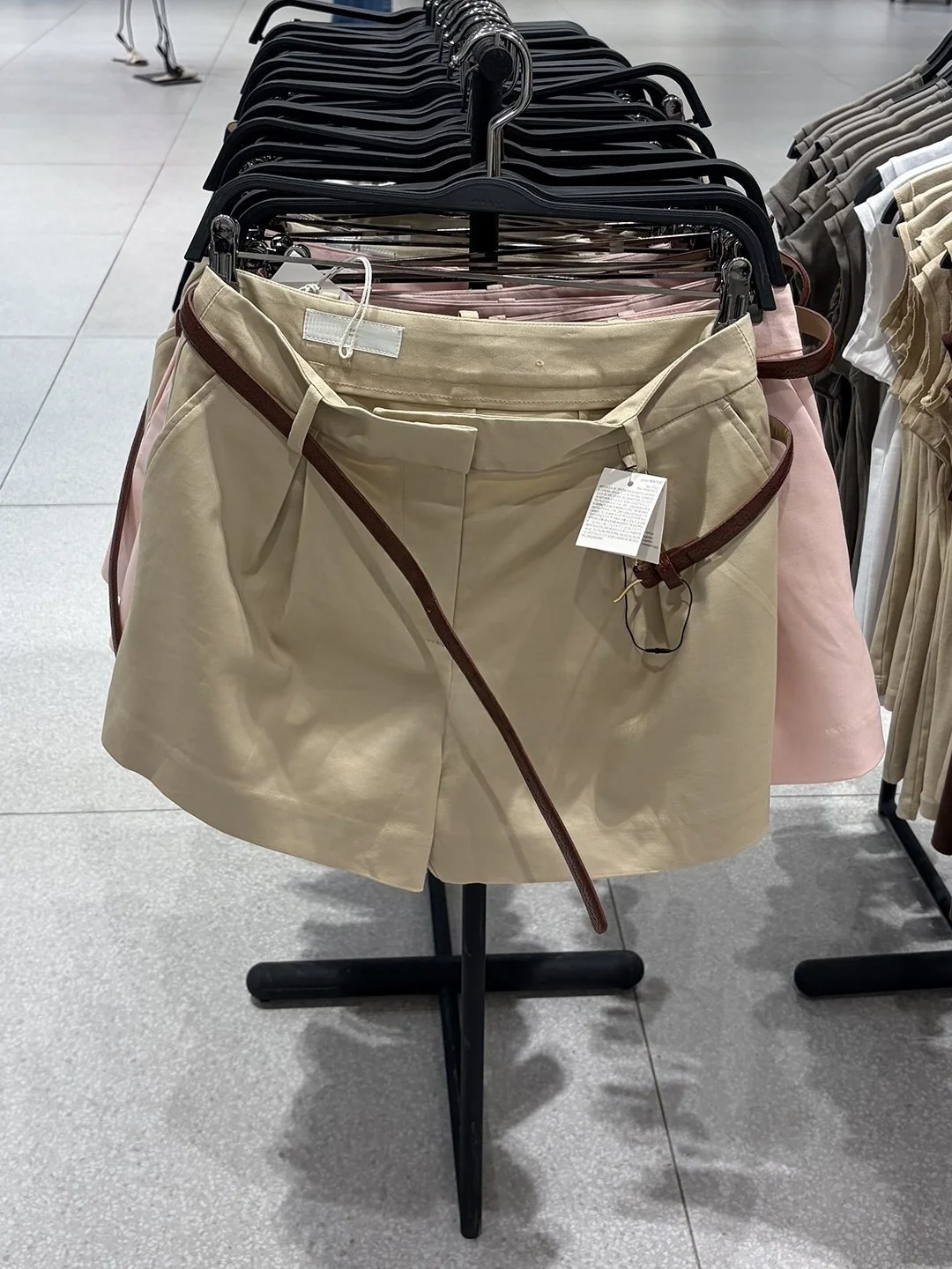 Summer 2026 High Waist Casual Shorts Women's Fashion Versatile Belted Pleated Frontal Design New Arrival Ladies' Casual Pants
Summer 2026 High Waist Casual Shorts Women's Fashion Versatile Belted Pleated Frontal Design New Arrival Ladies' Casual Pants