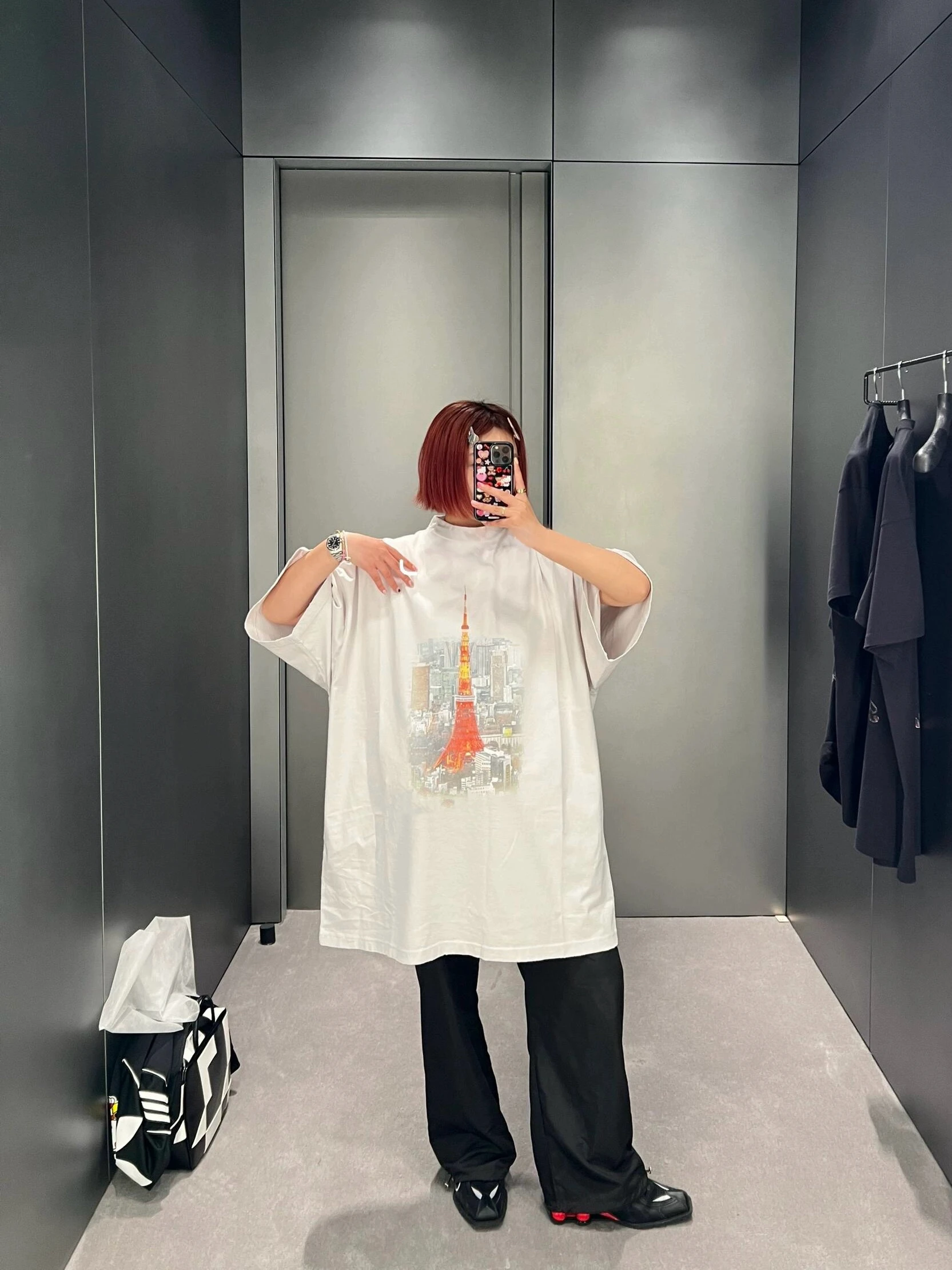 Sun72bian Tokyo Ginza Limited 24SS Свободная футболка с принтом Эйфелевой башни ort Sve ex Faionable Modern Sle Cotton00% 
Sun72bian Tokyo Ginza Limited 24SS Свободная футболка с принтом Эйфелевой башни ort Sve ex Faionable Modern Sle Cotton00%