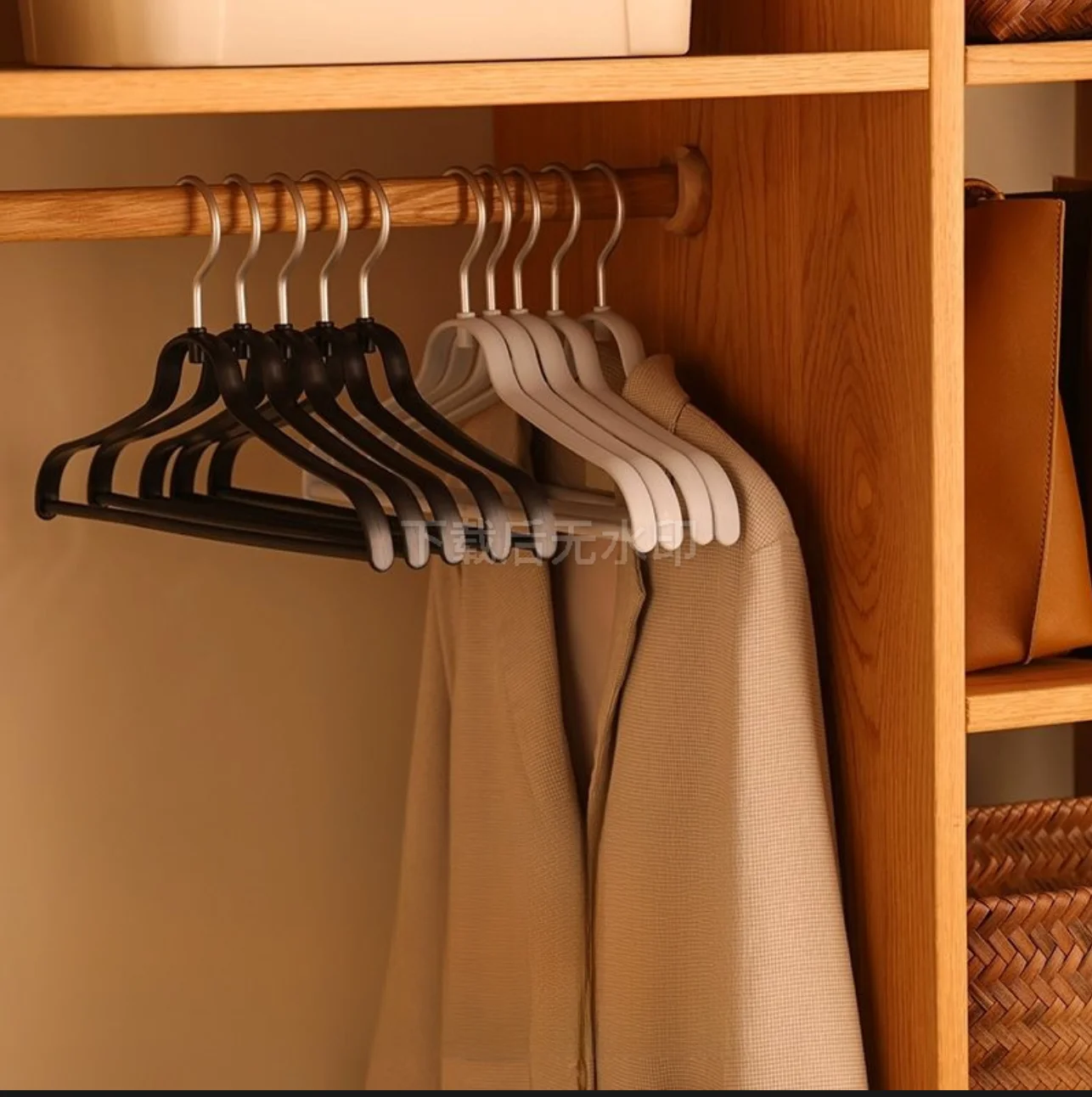 5Pcs/lot 40cm Household seamless and non-slip clothes hanger, clothes hanger to prevent shoulder marks, suitable for the wardrob
5Pcs/lot 40cm Household seamless and non-slip clothes hanger, clothes hanger to prevent shoulder marks, suitable for the wardrob