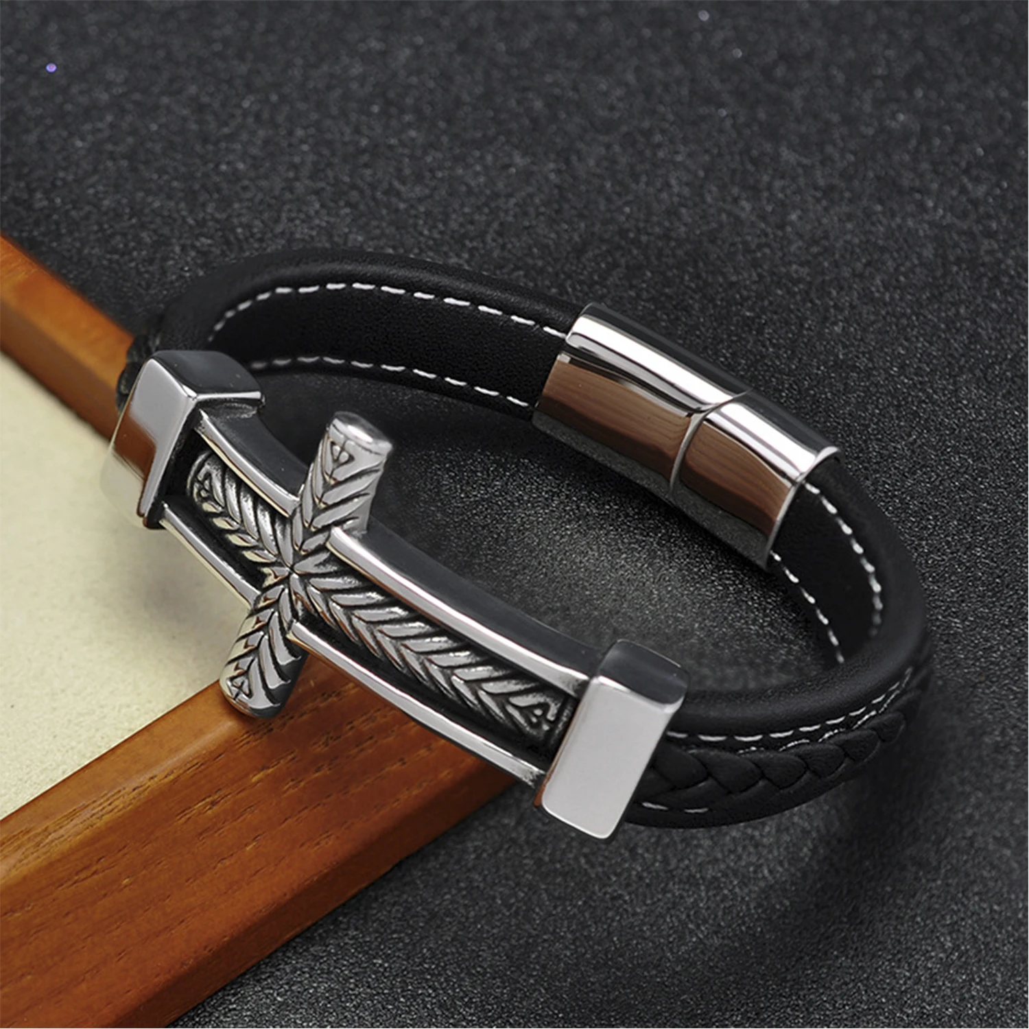 Custom Name Engrave Punk Cross Design Braided Leather Bracelet Vintage Stainless Steel Cross Bracelet for Men Christmas Gifts
Custom Name Engrave Punk Cross Design Braided Leather Bracelet Vintage Stainless Steel Cross Bracelet for Men Christmas Gifts