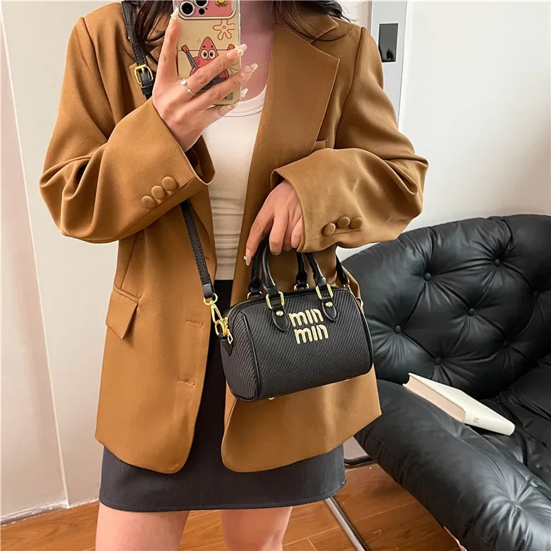 Fashionable Designer Women's Crossbody Bag Genuine Leather Shoulder Handbag Elegant Ladies Messenger Purse
Fashionable Designer Women's Crossbody Bag Genuine Leather Shoulder Handbag Elegant Ladies Messenger Purse