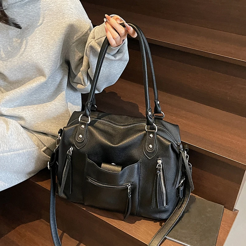 Модная и минималистичная однотонная женская сумка через плечо, повседневная женская сумка, легкая и минималистичная. 
Модная и минималистичная однотонная женская сумка через плечо, повседневная женская сумка, легкая и минималистичная.