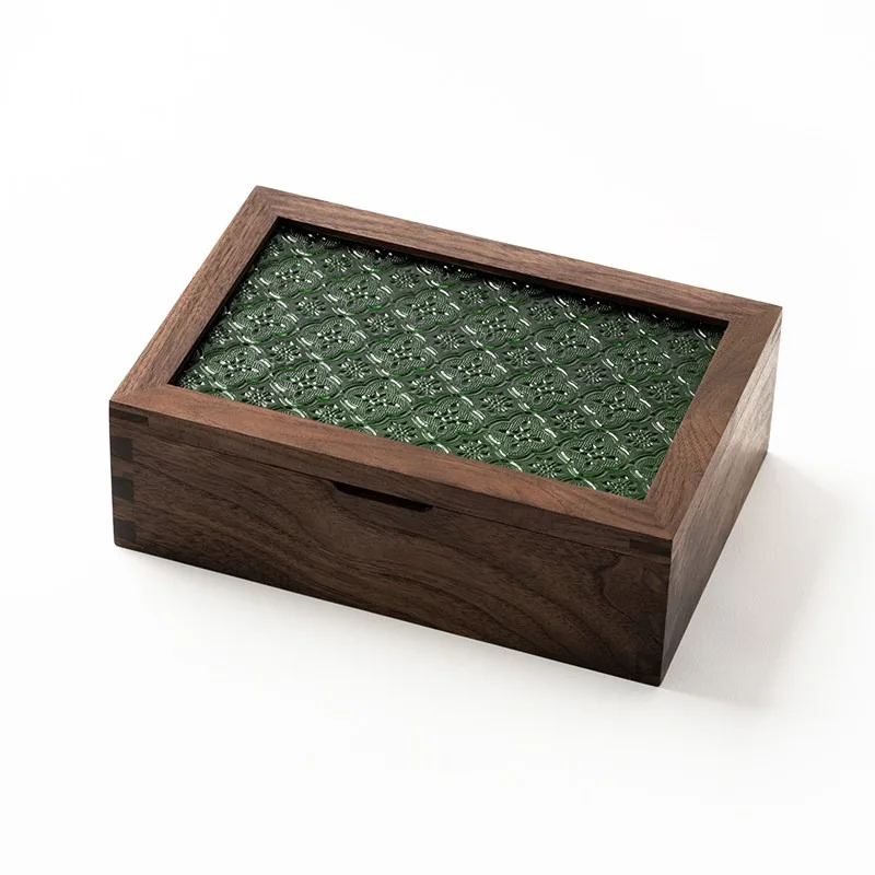 Black Walnut Storage Box Green Vintage Embossed Begonia Glass Lid Flip Dovetail Mortise Box Storage Box
Black Walnut Storage Box Green Vintage Embossed Begonia Glass Lid Flip Dovetail Mortise Box Storage Box