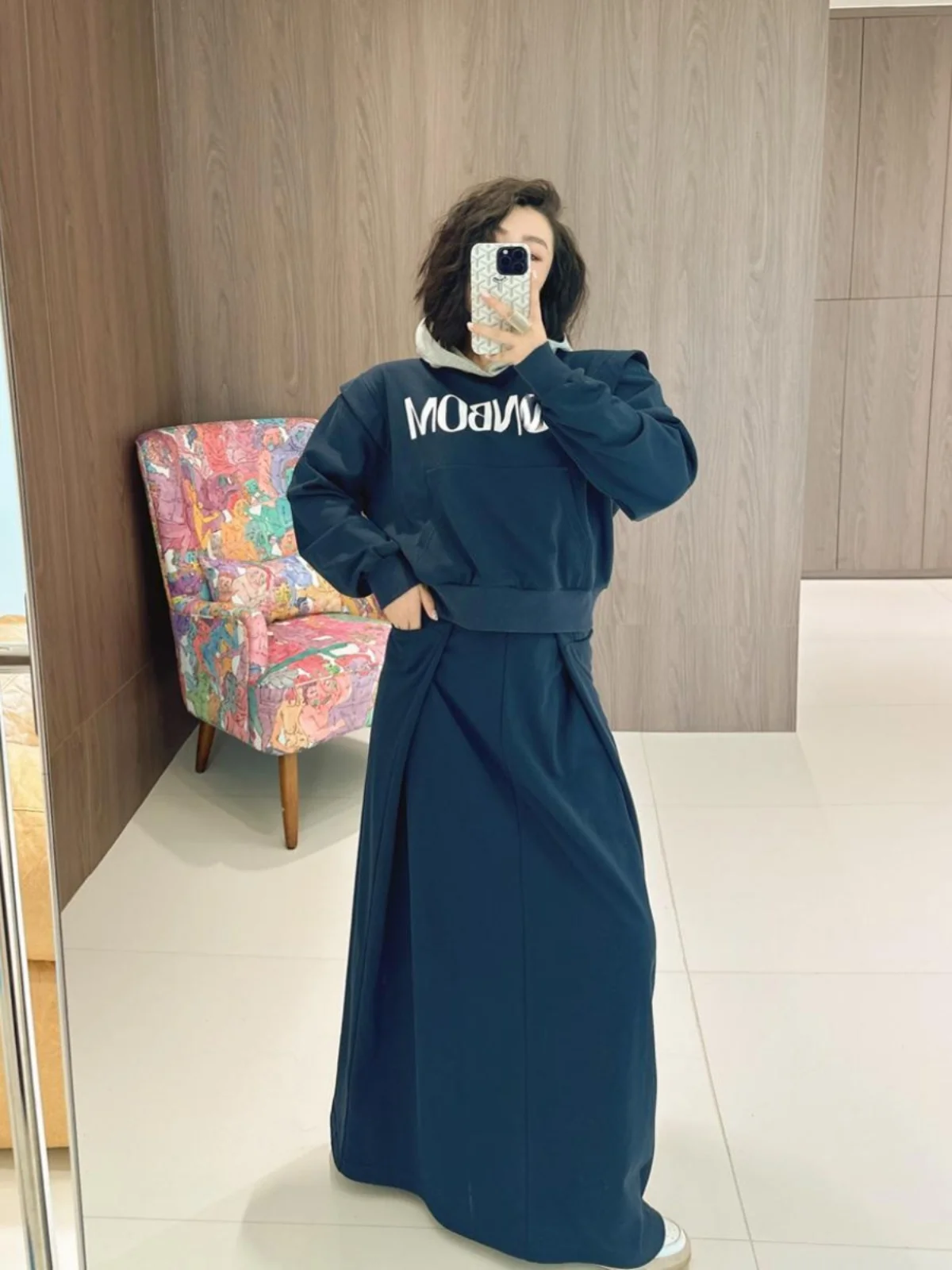 Autumn Winter Loose Shape Hoodie Casual Sweatshirt Pleated High Waist Versatile Long Skirt Set Women's Fashion Ensemble
Autumn Winter Loose Shape Hoodie Casual Sweatshirt Pleated High Waist Versatile Long Skirt Set Women's Fashion Ensemble