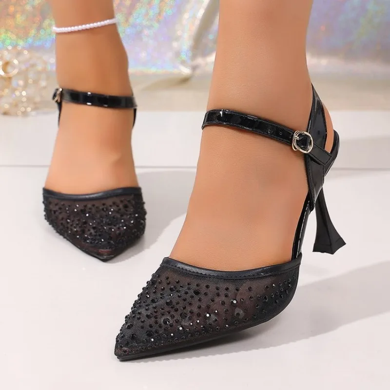 2026 Fashion Temperament One-word Buckle Fashion Sandals Summer New Pointed Toe Rhinestone Mesh High Heels
2026 Fashion Temperament One-word Buckle Fashion Sandals Summer New Pointed Toe Rhinestone Mesh High Heels