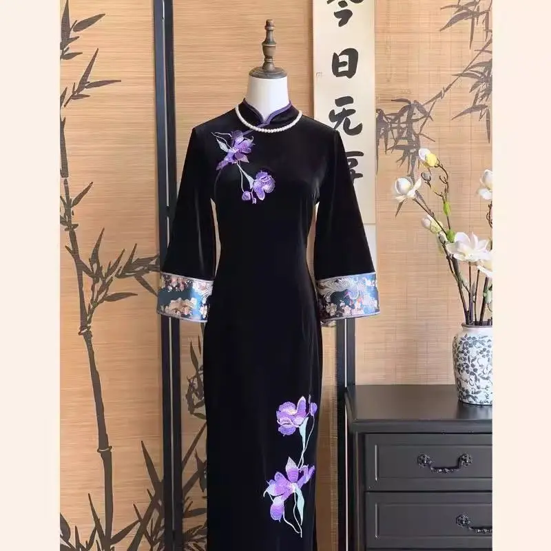 Winter Chinese Sttyle Women Dress Long Sleeve Stand Collar Black Embroidered Modern Cheongsam Women Party Clothing
Winter Chinese Sttyle Women Dress Long Sleeve Stand Collar Black Embroidered Modern Cheongsam Women Party Clothing