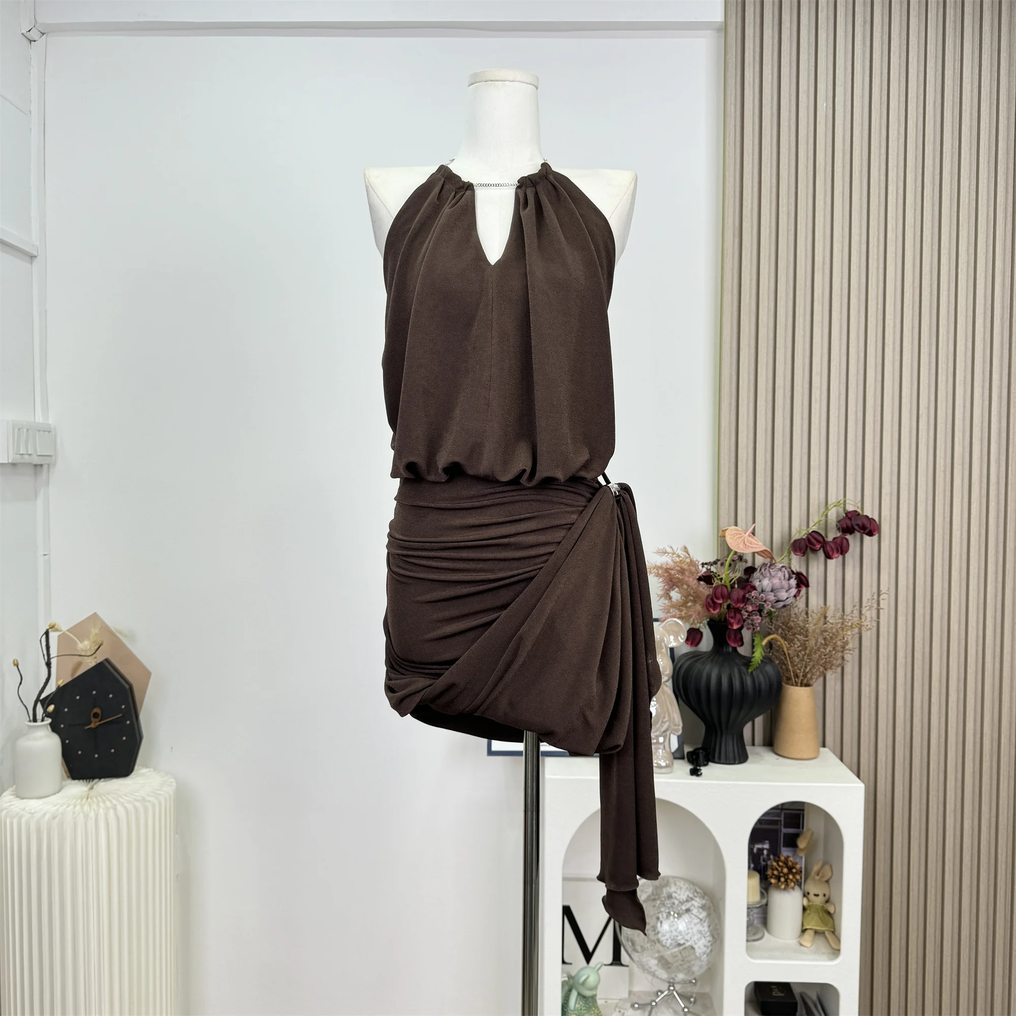 Harajuku Low-cut Backless Casual Mini Dress Vintage Ring Bandage Pleated Slim Dresses Party Fashion Street Vestidos
Harajuku Low-cut Backless Casual Mini Dress Vintage Ring Bandage Pleated Slim Dresses Party Fashion Street Vestidos