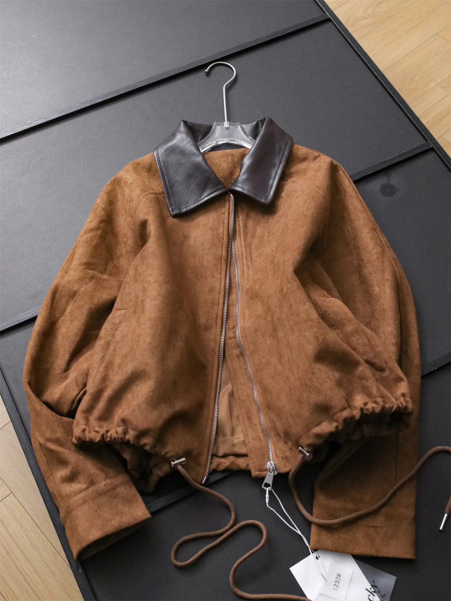 Color Block Suede Short Jacket Women's Loose Fit Long Sleeve Casual Style Autumn New Arrival Slimming Effect B630
Color Block Suede Short Jacket Women's Loose Fit Long Sleeve Casual Style Autumn New Arrival Slimming Effect B630
