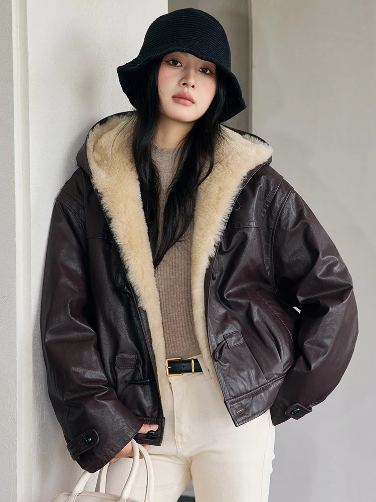 High-end Luxury Genuine Leather Lamb Fur Winter Down Jackets Women Simple Short Hooded Real Sheepskin Fur White Goose Down Coat
High-end Luxury Genuine Leather Lamb Fur Winter Down Jackets Women Simple Short Hooded Real Sheepskin Fur White Goose Down Coat