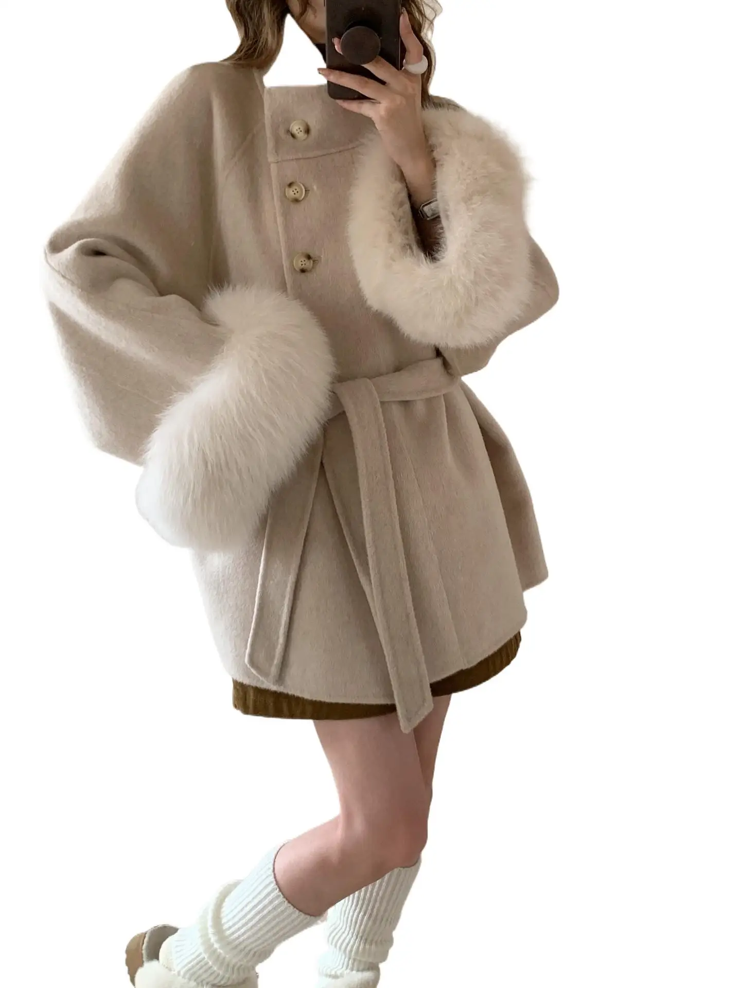 Праздничное теплое солнце 202, осень/зима, новый стиль, манжеты из лисьего меха, двустороннее кашемировое пальто для женщин, нежное шерстяное пальто
Праздничное теплое солнце 202, осень/зима, новый стиль, манжеты из лисьего меха, двустороннее кашемировое пальто для женщин, нежное шерстяное пальто