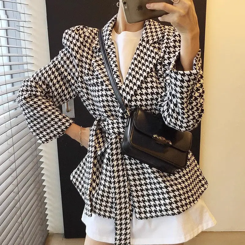 Vintage 2023 Autumn And Winter Ladies Blazer Suit Collar Lace Up Waist Plaid Pattern Bubble Sleeve Woolen Jacket Coat Z2975
Vintage 2023 Autumn And Winter Ladies Blazer Suit Collar Lace Up Waist Plaid Pattern Bubble Sleeve Woolen Jacket Coat Z2975
