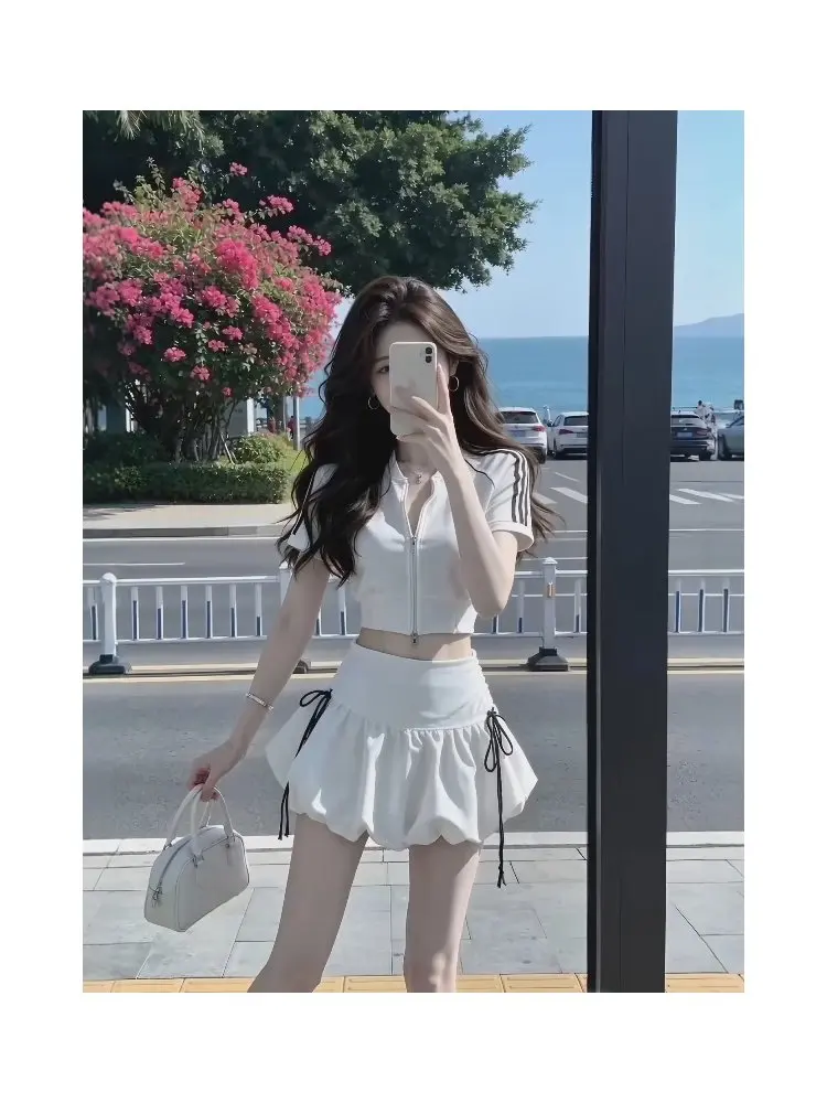 Spring Summer Sportswear Hoodie Jacket Women's Shoulder Length T-shirt High Waist Flower Bud Skirt Fashion Set
Spring Summer Sportswear Hoodie Jacket Women's Shoulder Length T-shirt High Waist Flower Bud Skirt Fashion Set