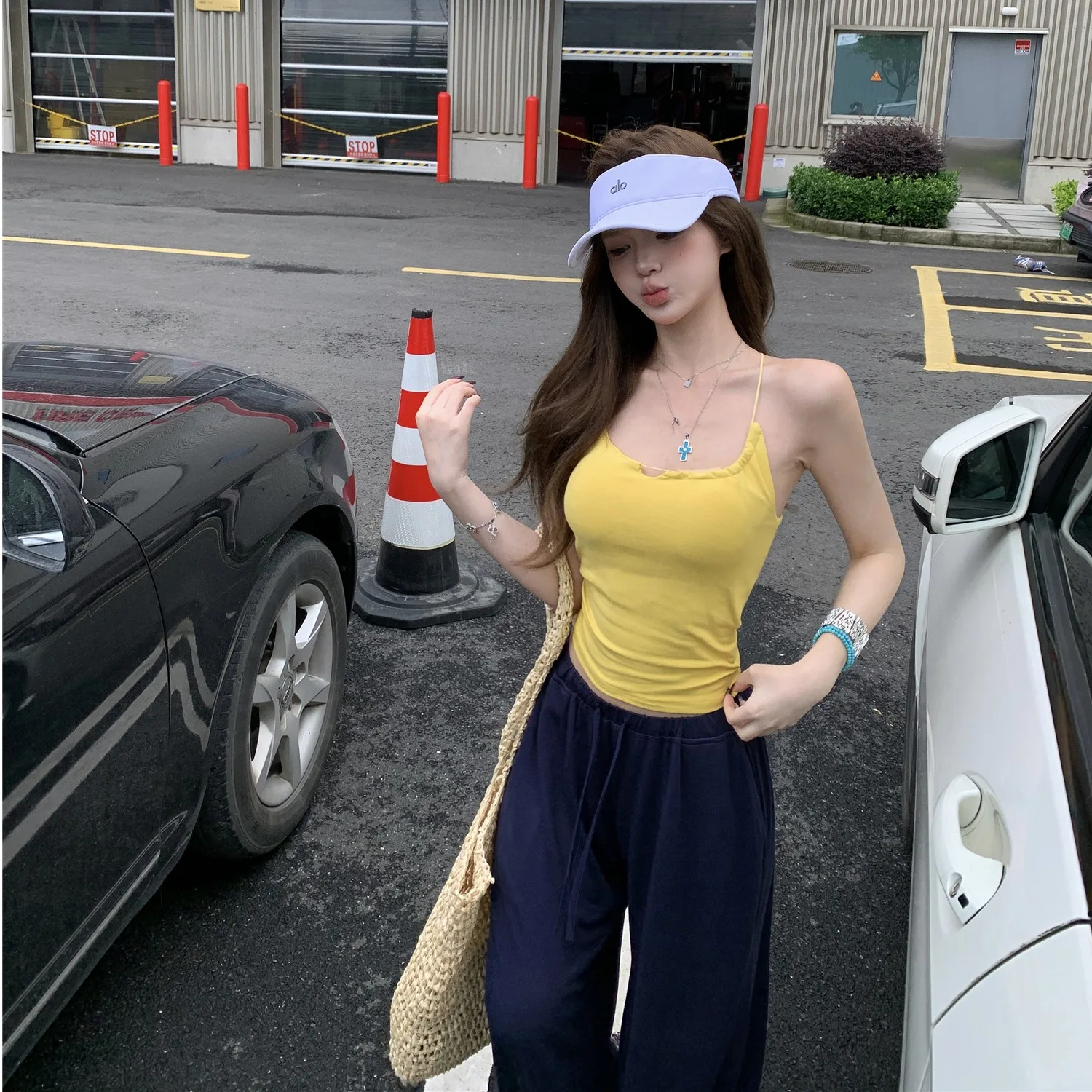 Summer Korean Style Slim Fit Strap Top Women's Vintage Elastic Waist Straight Leg Pants Loose Slimming Walking Pants Trendy
Summer Korean Style Slim Fit Strap Top Women's Vintage Elastic Waist Straight Leg Pants Loose Slimming Walking Pants Trendy
