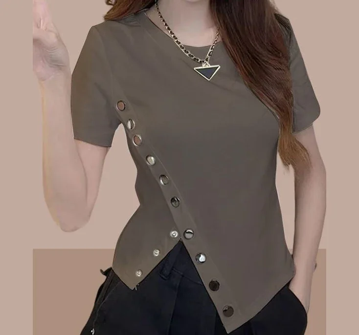 2025 summer new solid color round neck design Korean slim joker split top Irregular short-sleeved T-shirt female
2025 summer new solid color round neck design Korean slim joker split top Irregular short-sleeved T-shirt female