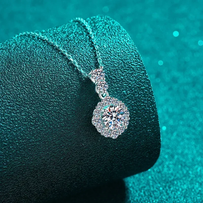 Exquisite Design Bubble Circular Inlay Luxury Moissanite Necklace Female Round Pendant Chain Platinum PT950for Wedding Jewelry
Exquisite Design Bubble Circular Inlay Luxury Moissanite Necklace Female Round Pendant Chain Platinum PT950for Wedding Jewelry