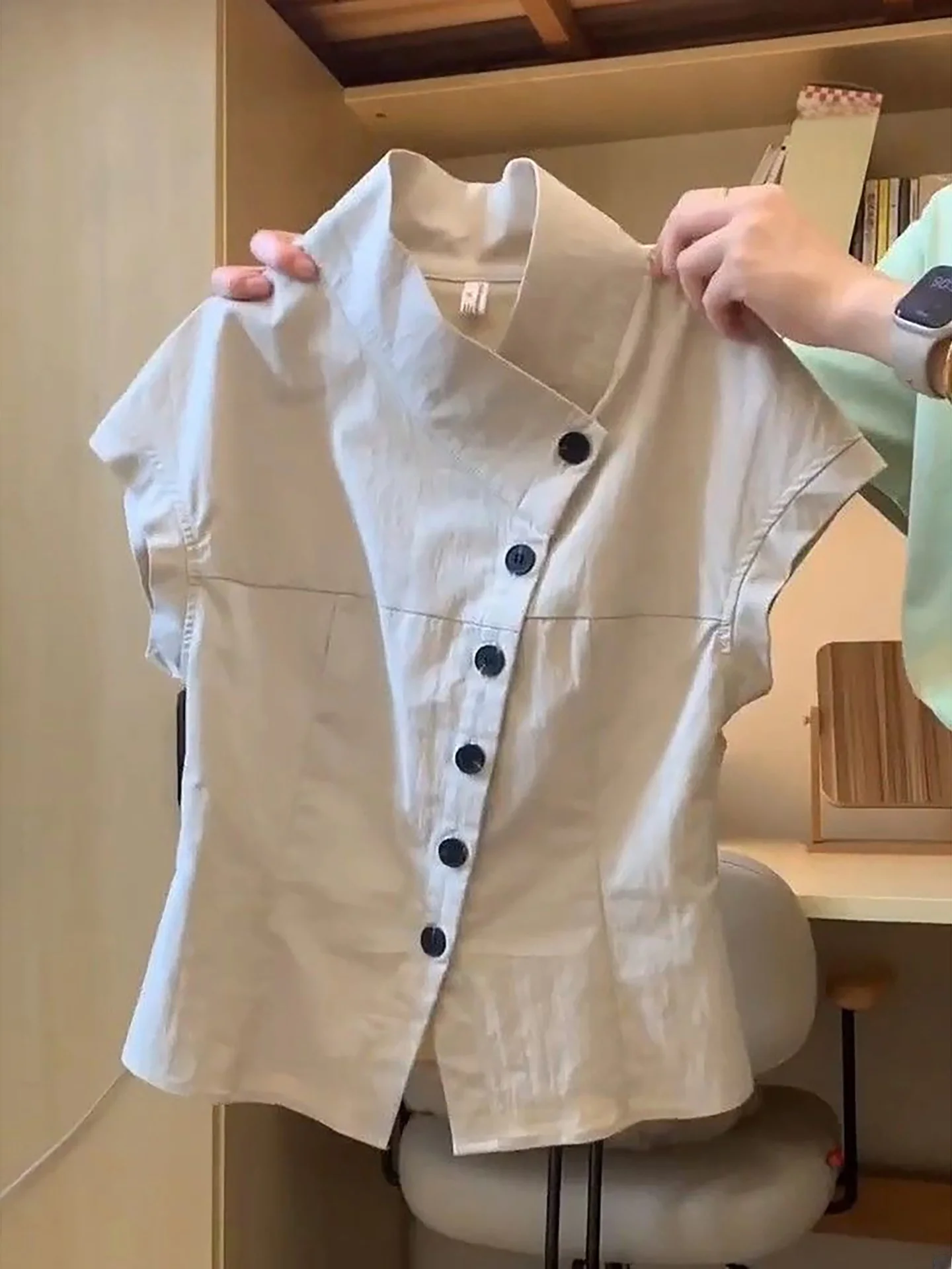 Retro Japanese Style Button up Short Sleeve Shirt Women's Casual Slim Fit Top V-Neck Korean Fashion Spring Summer New Arrival
Retro Japanese Style Button up Short Sleeve Shirt Women's Casual Slim Fit Top V-Neck Korean Fashion Spring Summer New Arrival