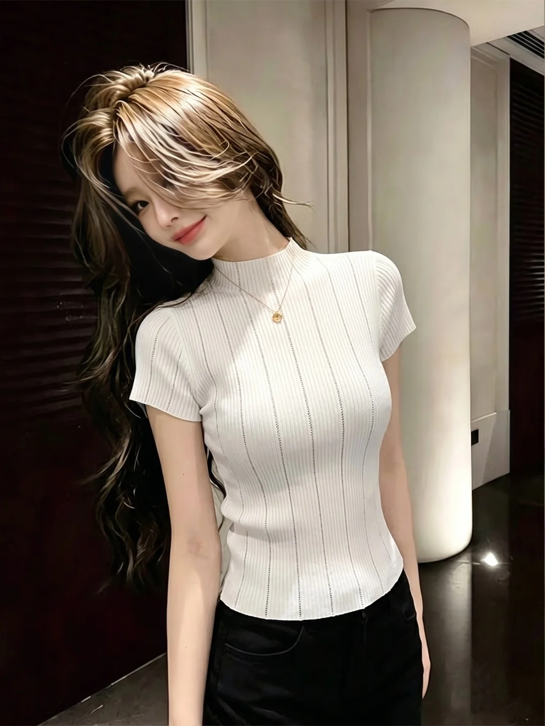 Elegant Color Short Sleeve Knitted Top Women's Slim Fit Stylish Summer Breathable T-Shirt Korean Style Casual Wear
Elegant Color Short Sleeve Knitted Top Women's Slim Fit Stylish Summer Breathable T-Shirt Korean Style Casual Wear