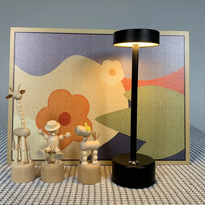 Modern Creative LED Table Lamp Iron Art Paint Electroplated USB Charging Living Room Study Room Bedroom Decoration Night Light
Modern Creative LED Table Lamp Iron Art Paint Electroplated USB Charging Living Room Study Room Bedroom Decoration Night Light