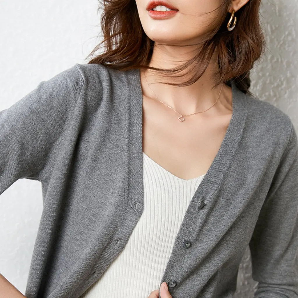 Women's Velvet Cardigan V-Neck Short Outerwear Sweater Loose Large Size Autumn Winter Knitted Fashion Outfit
Women's Velvet Cardigan V-Neck Short Outerwear Sweater Loose Large Size Autumn Winter Knitted Fashion Outfit