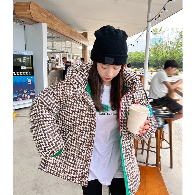 Women Black Plaid Down Jacket Winter Fashion Contrasting Colors Short Windproof Warm Thicken Coat Hooded Puffer Outwear Tops
Women Black Plaid Down Jacket Winter Fashion Contrasting Colors Short Windproof Warm Thicken Coat Hooded Puffer Outwear Tops