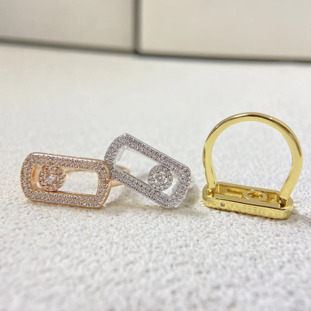 925 sterling silver, new polished design, with a diamond-set brooch-shaped ring in the middle
925 sterling silver, new polished design, with a diamond-set brooch-shaped ring in the middle