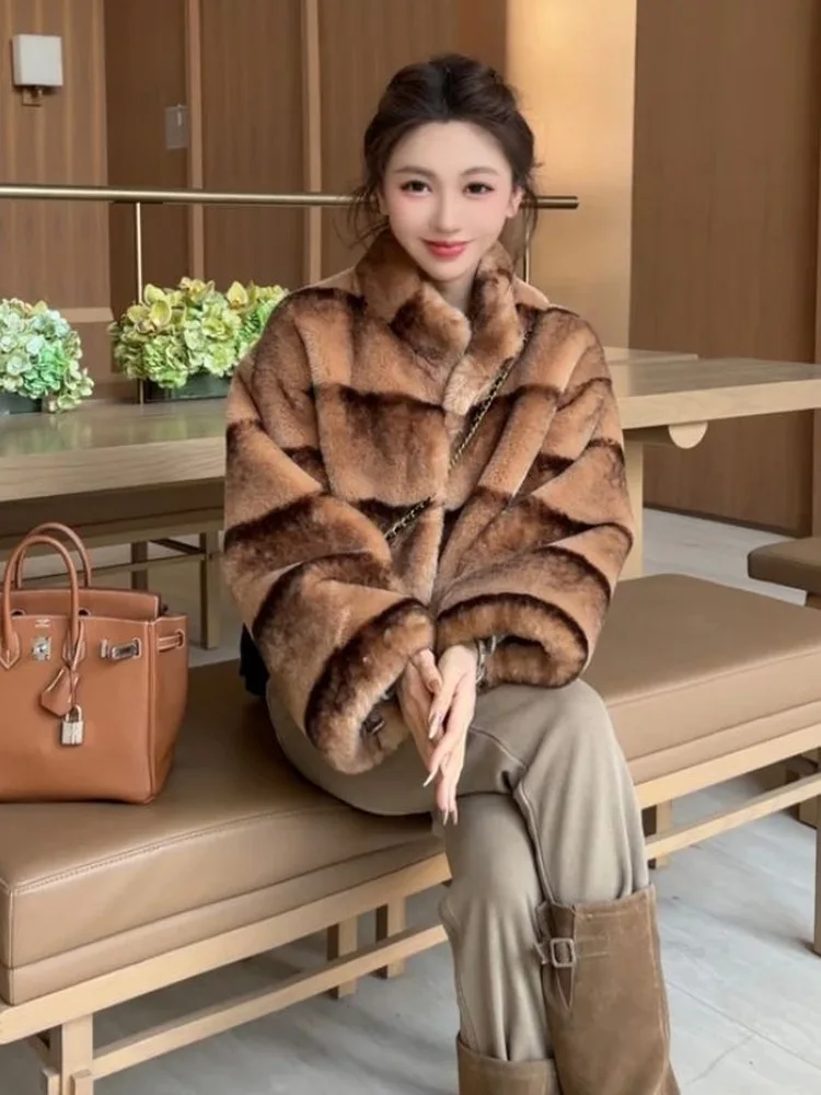 BaiXue Recommended adient Soft Fur Outerwear Women's Loose Winter Coat Warm Polyester Fiber ort Sle Long Sve Striped
BaiXue Recommended adient Soft Fur Outerwear Women's Loose Winter Coat Warm Polyester Fiber ort Sle Long Sve Striped