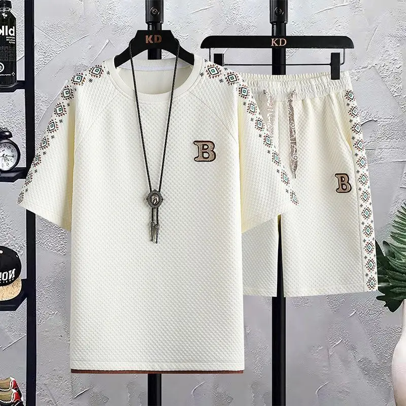 Summer ice silk suit men's new trendy short-sleeved t-shirt thin breathable waffle casual two-piece set
Summer ice silk suit men's new trendy short-sleeved t-shirt thin breathable waffle casual two-piece set