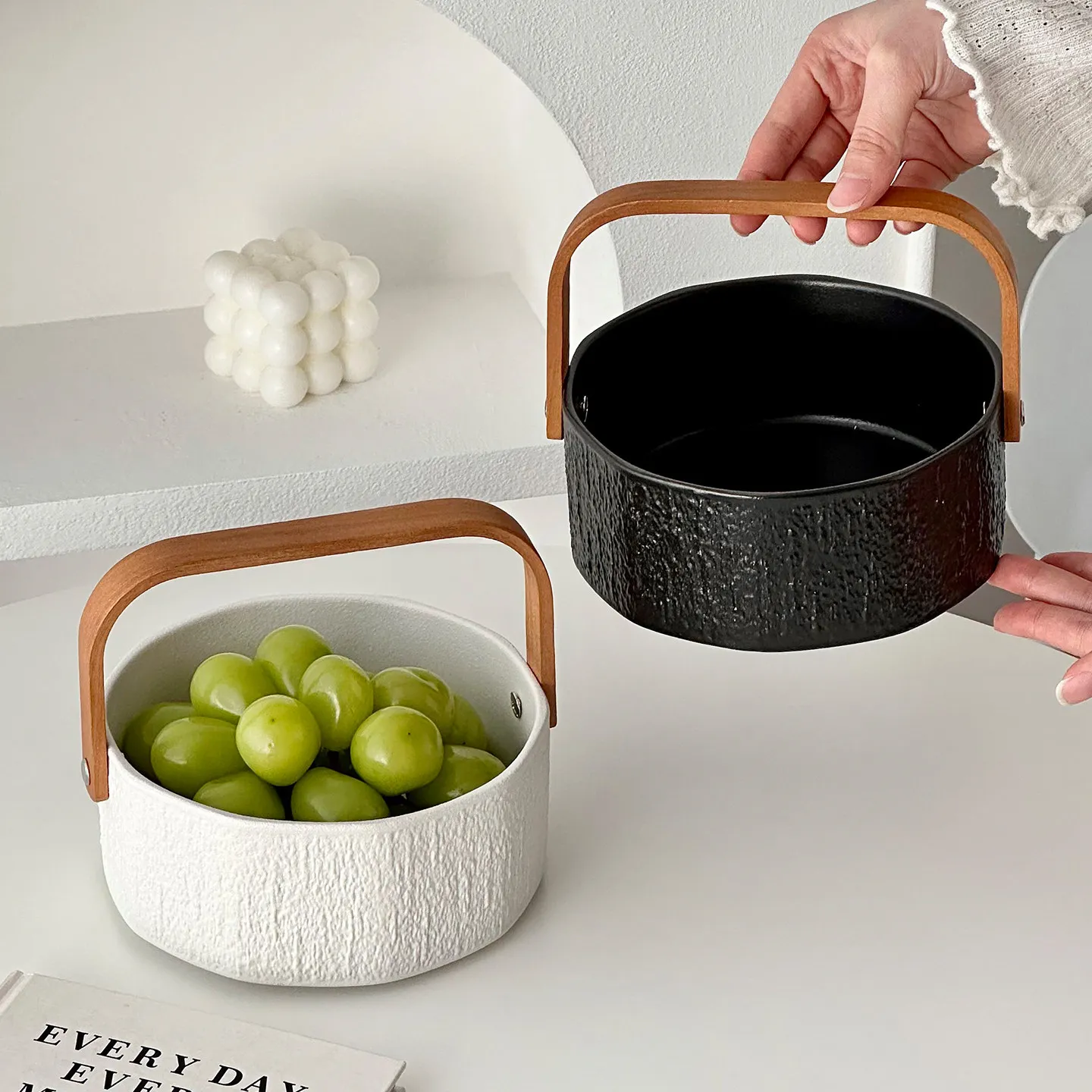 Ins Ceramic Storage Basket Nordic Style Exquisite Round Fruit Plates Fashion Household Living Room Snack Handheld Baskets
Ins Ceramic Storage Basket Nordic Style Exquisite Round Fruit Plates Fashion Household Living Room Snack Handheld Baskets