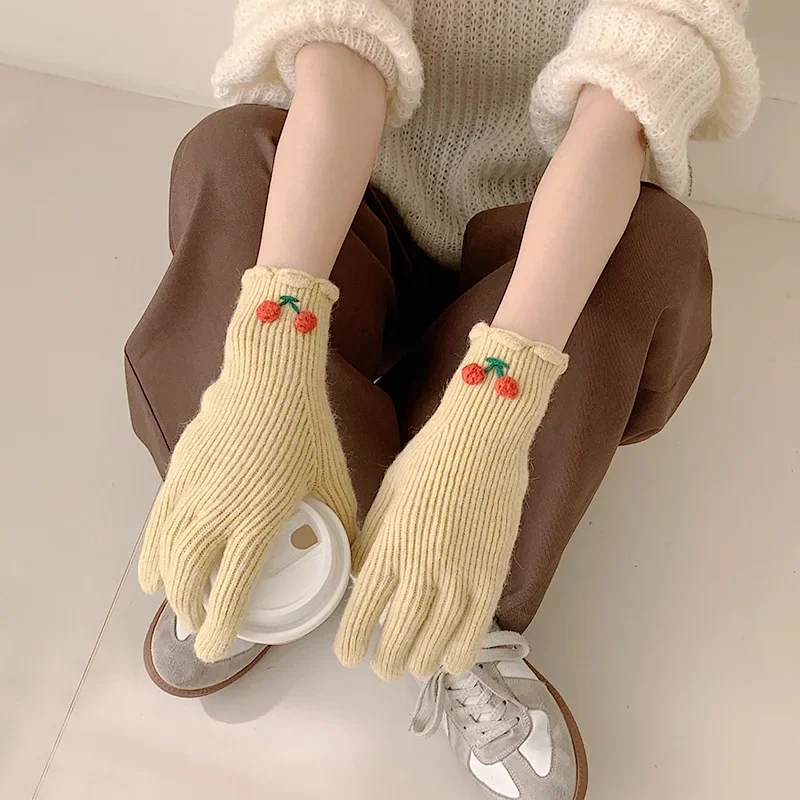 High-value Fresh and Sweet Cherry Ruffled Gloves for Women Winter Warm Knitted Gloves Touchable Screen Split Finger Gloves
High-value Fresh and Sweet Cherry Ruffled Gloves for Women Winter Warm Knitted Gloves Touchable Screen Split Finger Gloves