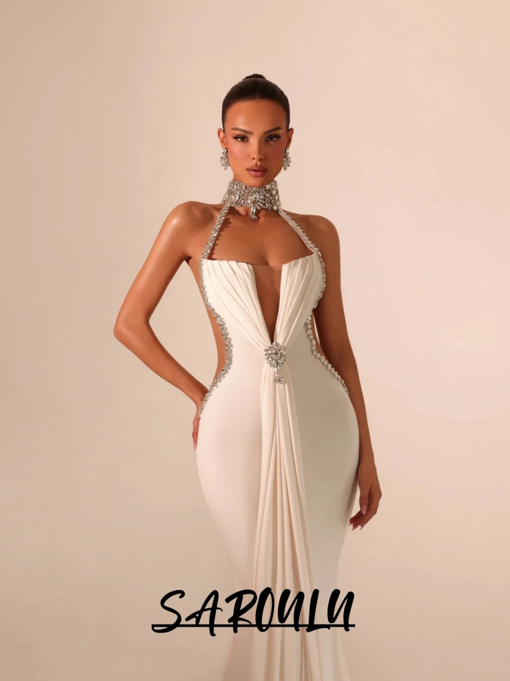 Sexy Draped Mermaid Wedding Dress Stunning Rhinestone Cutout Sides Customized Bridal Gown Glamorous Sleeveless Long Bride Wear
Sexy Draped Mermaid Wedding Dress Stunning Rhinestone Cutout Sides Customized Bridal Gown Glamorous Sleeveless Long Bride Wear