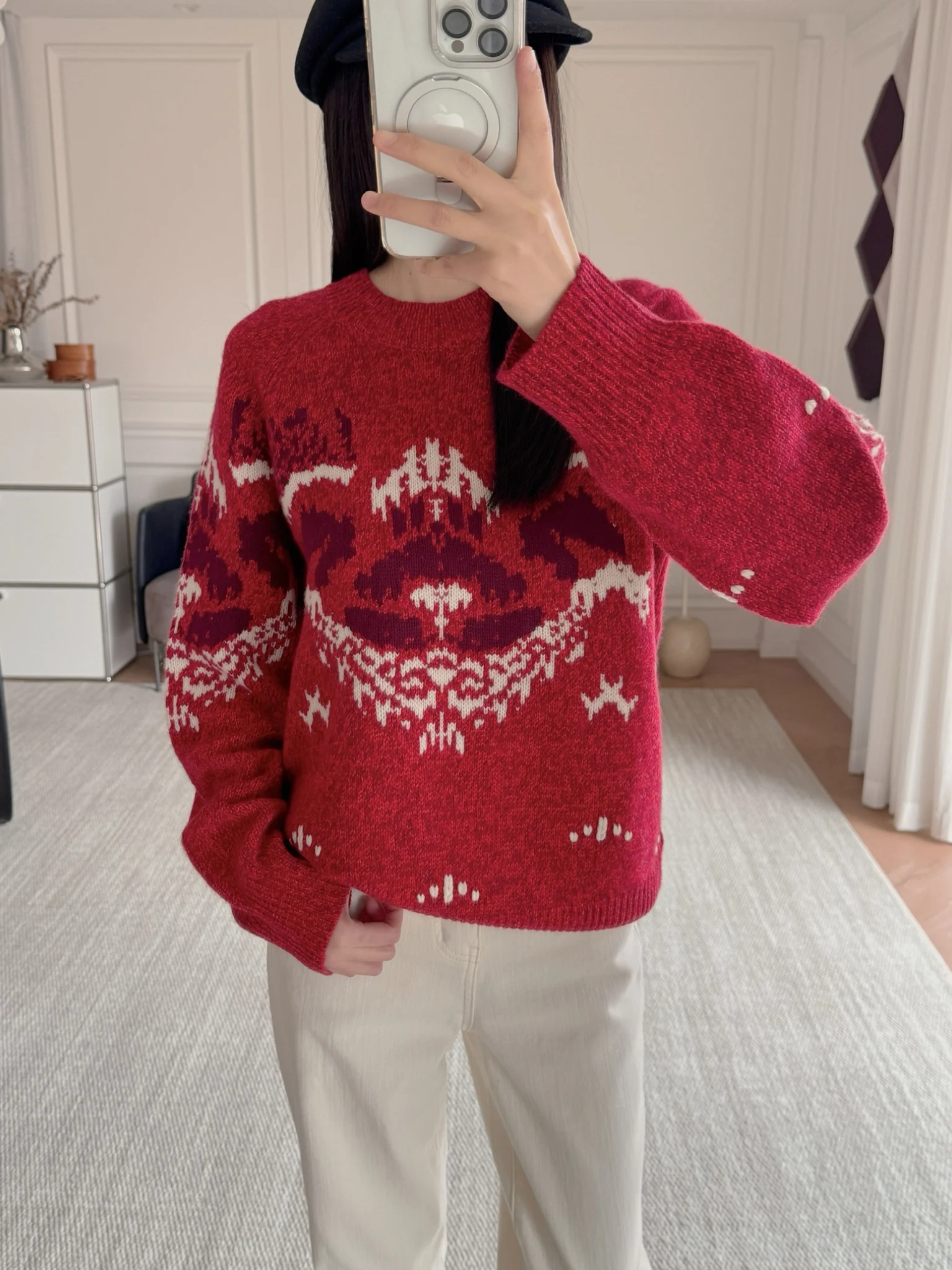 Свободный вязаный свитер с круглым вырезом и вставками на плечах, шерстяной, с новогодним красным узором Fair Isle
Свободный вязаный свитер с круглым вырезом и вставками на плечах, шерстяной, с новогодним красным узором Fair Isle