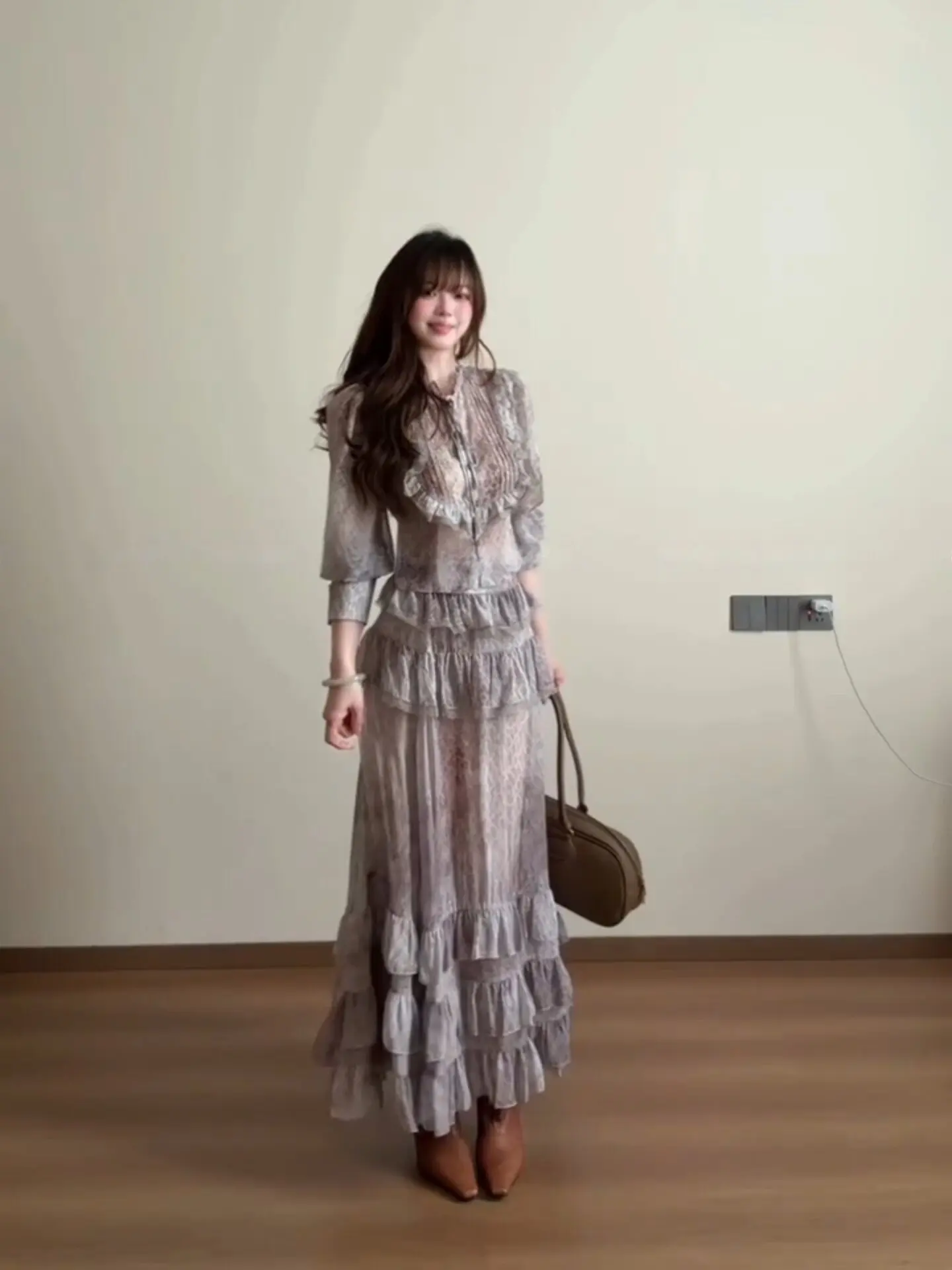 Chic Spring Fashion Set Women's Beautiful Long Sleeve Chiffon Top with Lace Hemline Dress Breathable Polyester Fabric V-...
Chic Spring Fashion Set Women's Beautiful Long Sleeve Chiffon Top with Lace Hemline Dress Breathable Polyester Fabric V-...