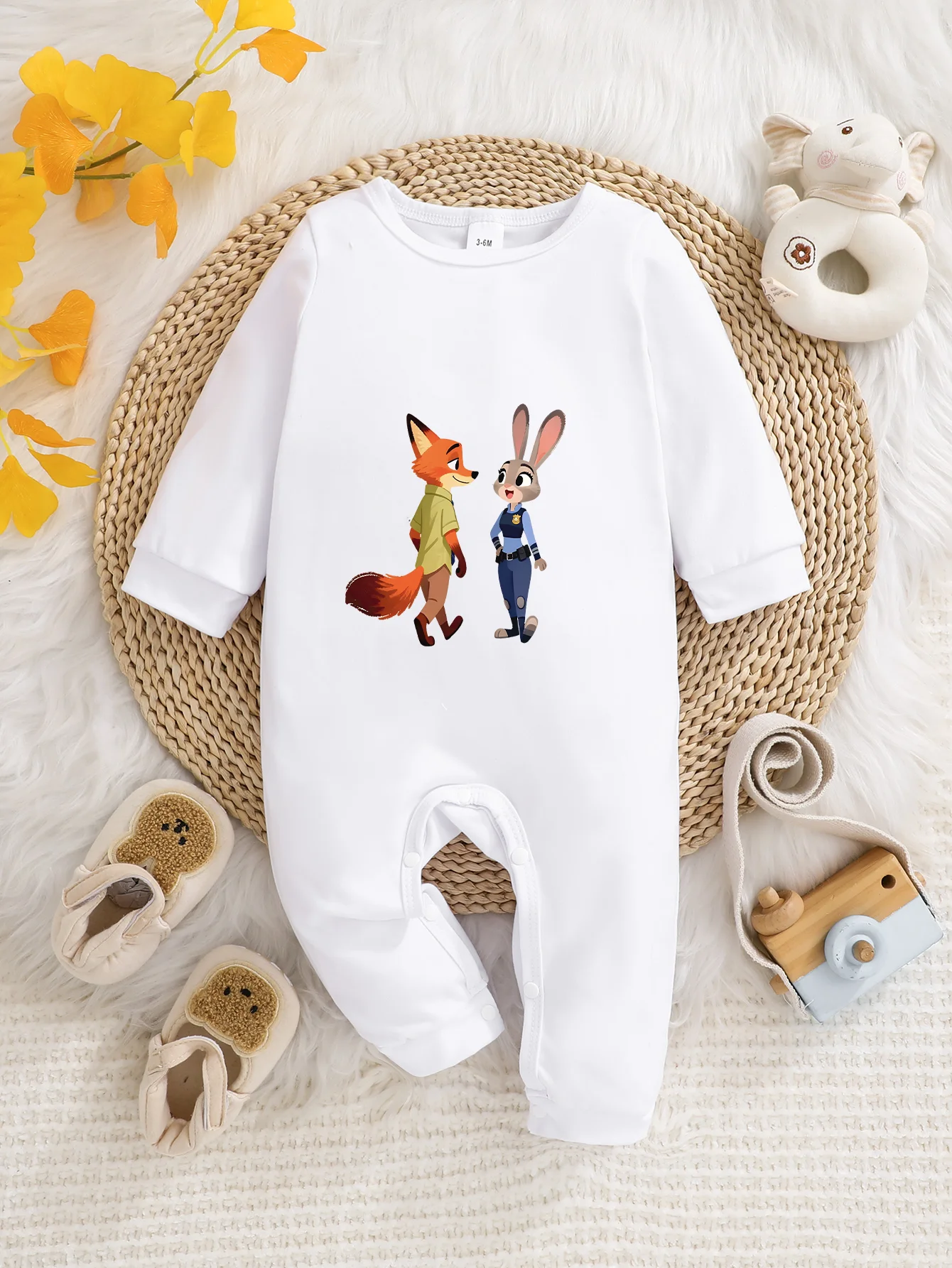 【Официально лицензировано】 Детский комбинезон с длинными рукавами Disney Zootopia Nick & Judy | Уютная ткань, принт с парой изображений ходячих фигур
【Официально лицензировано】 Детский комбинезон с длинными рукавами Disney Zootopia Nick & Judy | Уютная ткань, принт с парой изображений ходячих фигур