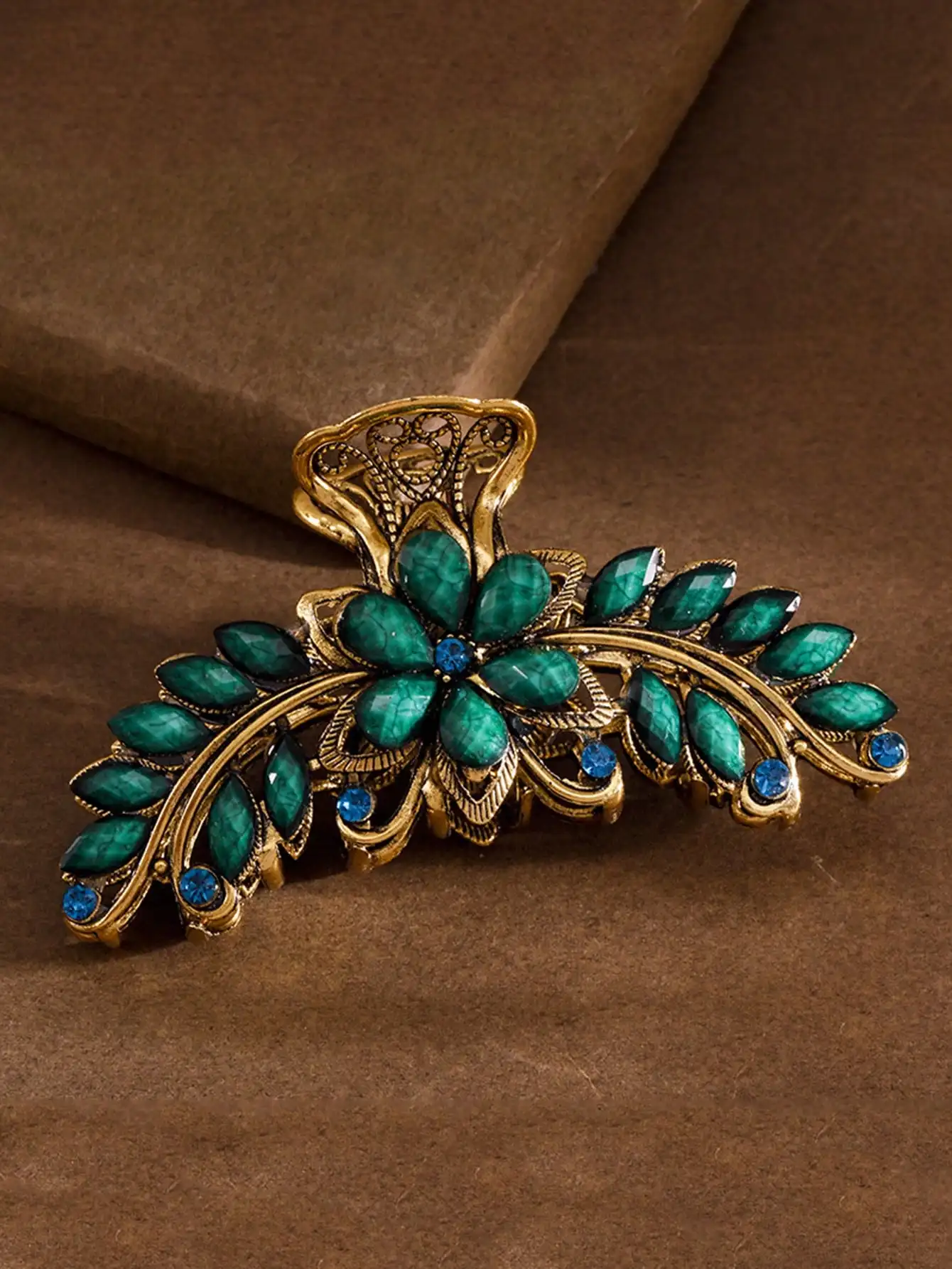 1pc Oversized Vintage Palace Style Hair Clip, Women's Daily Braided Hair Accessory, Matching Cheongsam And Hanfu, Blue Sapphire Imitation Green Alloy Hair Clip Decorated With Colorful Crystals, Retro European And American Style, Oversized Design, Suitable
1pc Oversized Vintage Palace Style Hair Clip, Women's Daily Braided Hair Accessory, Matching Cheongsam And Hanfu, Blue Sapphire Imitation Green Alloy Hair Clip Decorated With Colorful Crystals, Retro European And American Style, Oversized Design, Suitable