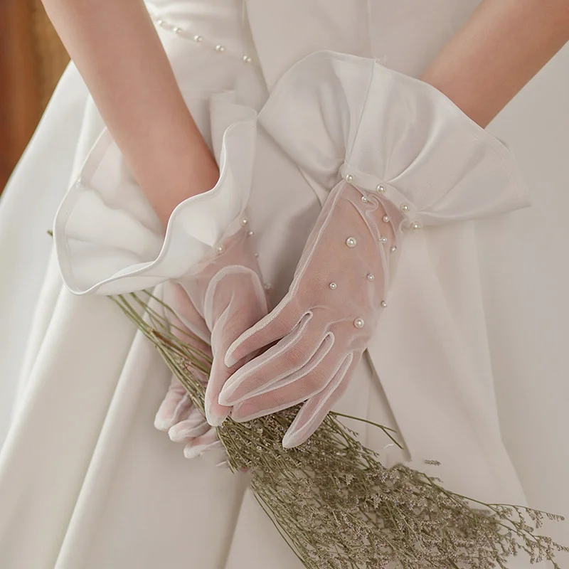 White Wedding Gloves For Bride Lace Satin Mesh Transparent Pearl Short Gloves For Women Bridal Dress Accessories Photo Props
White Wedding Gloves For Bride Lace Satin Mesh Transparent Pearl Short Gloves For Women Bridal Dress Accessories Photo Props