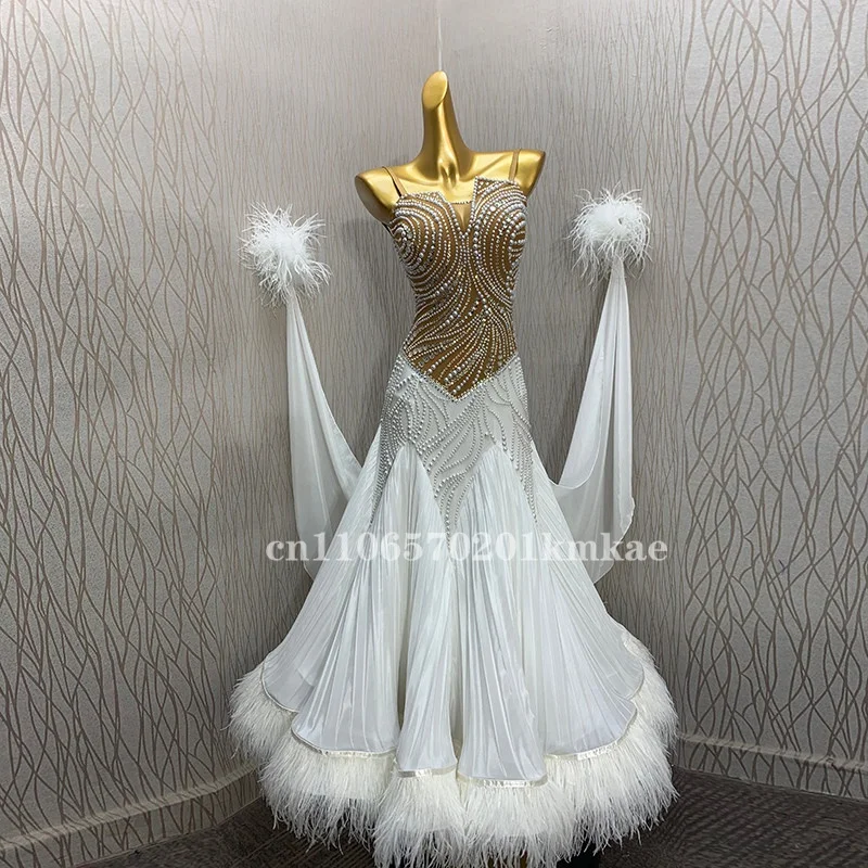 White Pearl Rhinestone Ballroom Dance Dress Feather Trim Tango Waltz Competition Costume for Women
White Pearl Rhinestone Ballroom Dance Dress Feather Trim Tango Waltz Competition Costume for Women
