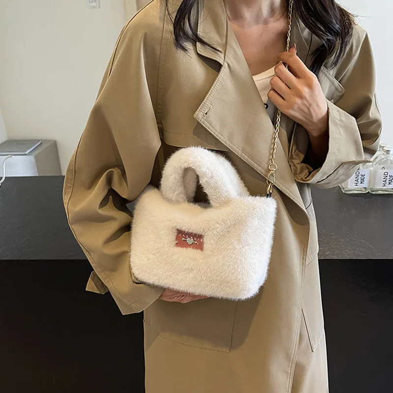 Crossbody Bag Handbag Peluche Women's Autumn and Winter New Pleated Premium Plush Fashion Shoulder Bag
Crossbody Bag Handbag Peluche Women's Autumn and Winter New Pleated Premium Plush Fashion Shoulder Bag