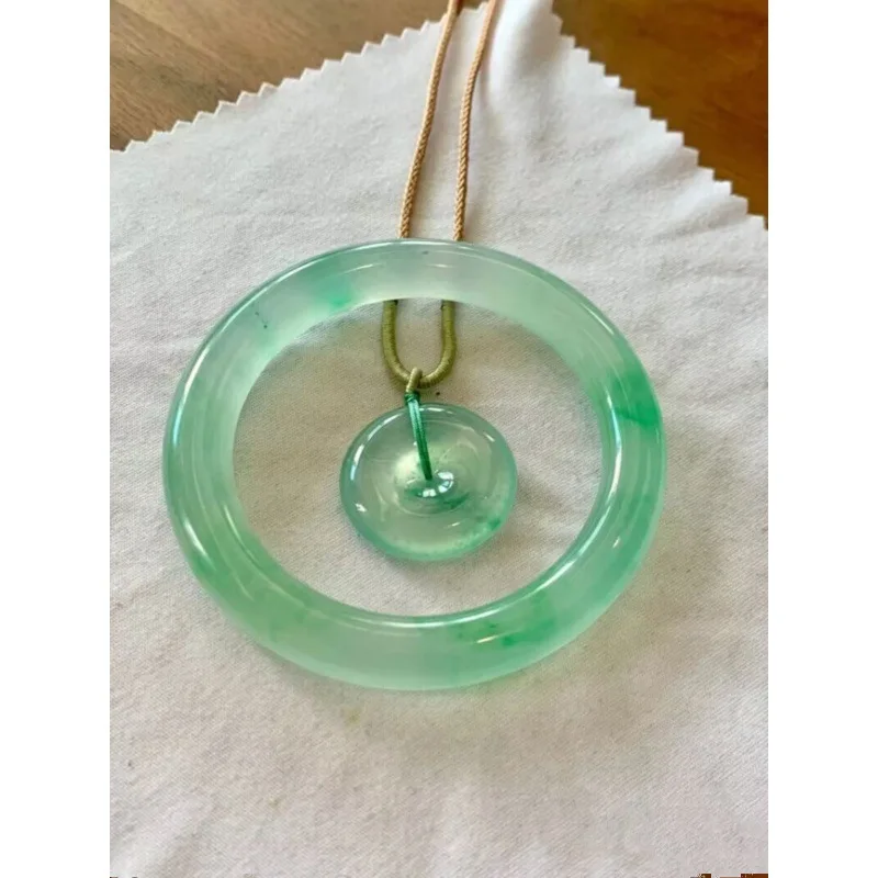 Jadeite bracelet with floral patterns, round bar, clear water ice type, peace buckle pendant set, green Burmese jade
Jadeite bracelet with floral patterns, round bar, clear water ice type, peace buckle pendant set, green Burmese jade
