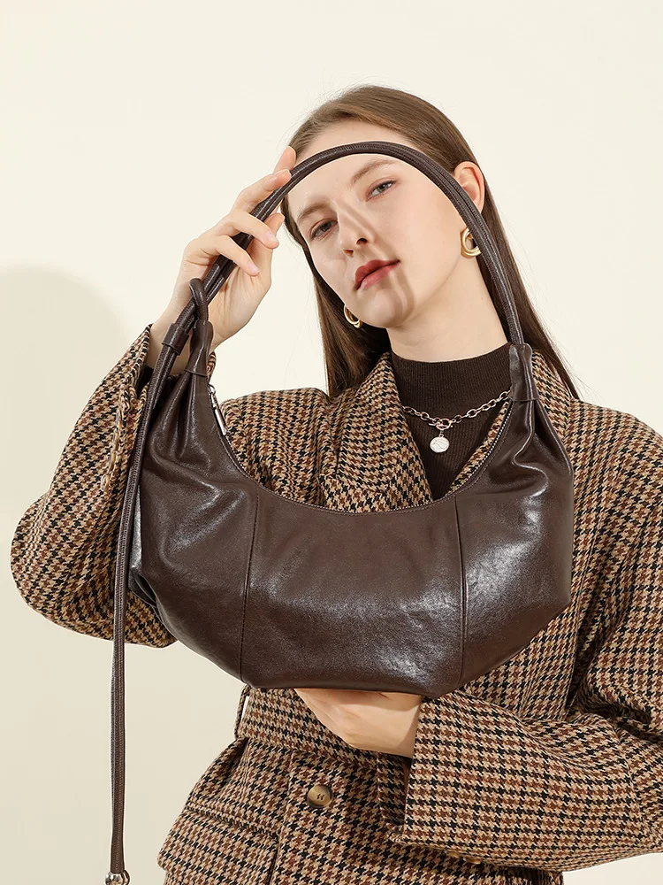 Crossbody Bag Cow Horn Bag Genuine Leather Original Design Single Shoulder Bag Underarm Bag Commuter Large Capacity BAG C333
Crossbody Bag Cow Horn Bag Genuine Leather Original Design Single Shoulder Bag Underarm Bag Commuter Large Capacity BAG C333