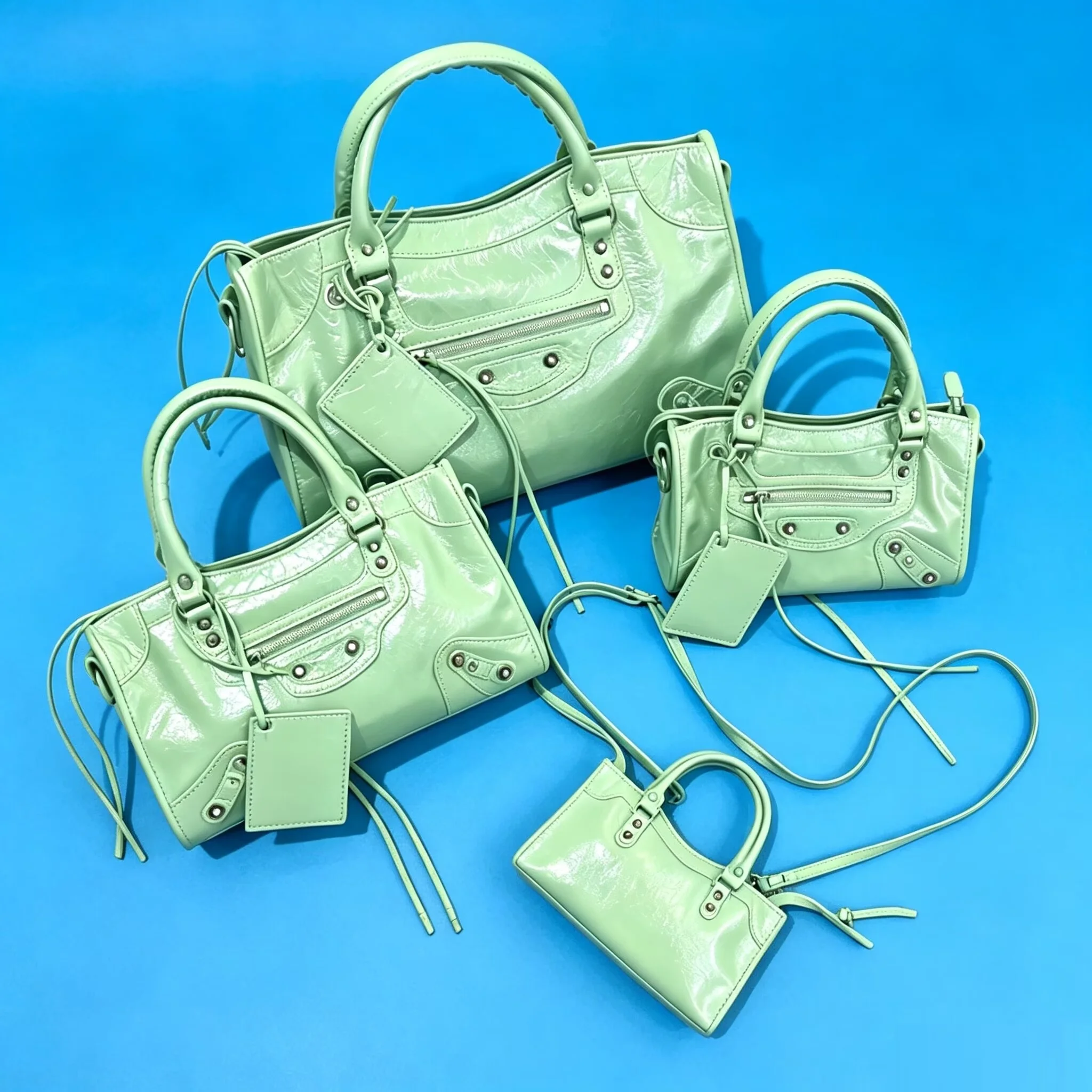 New 2026 Autumn and Winter Handbag Crossbody Large Capacity City Motorcycle Shoulder Bag Tote Bag for Women Luxury Handbags
New 2026 Autumn and Winter Handbag Crossbody Large Capacity City Motorcycle Shoulder Bag Tote Bag for Women Luxury Handbags