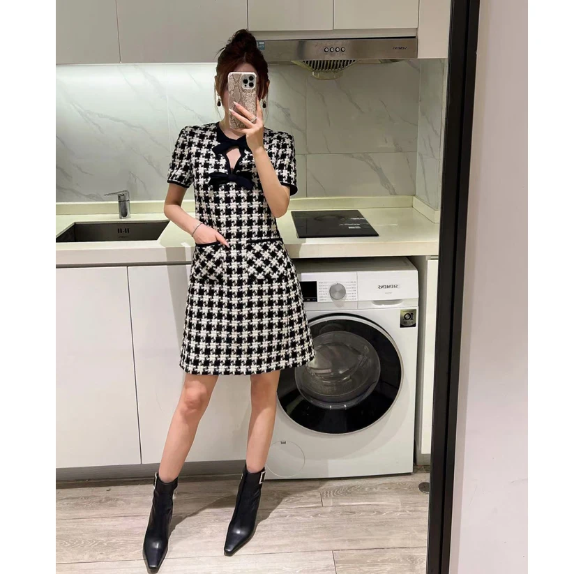 Ele Lady Knot Woolen Tweed Dr Faionable Plaid Design Cozy Autumn Outfit for Women High Quali Ladies' Set
Ele Lady Knot Woolen Tweed Dr Faionable Plaid Design Cozy Autumn Outfit for Women High Quali Ladies' Set