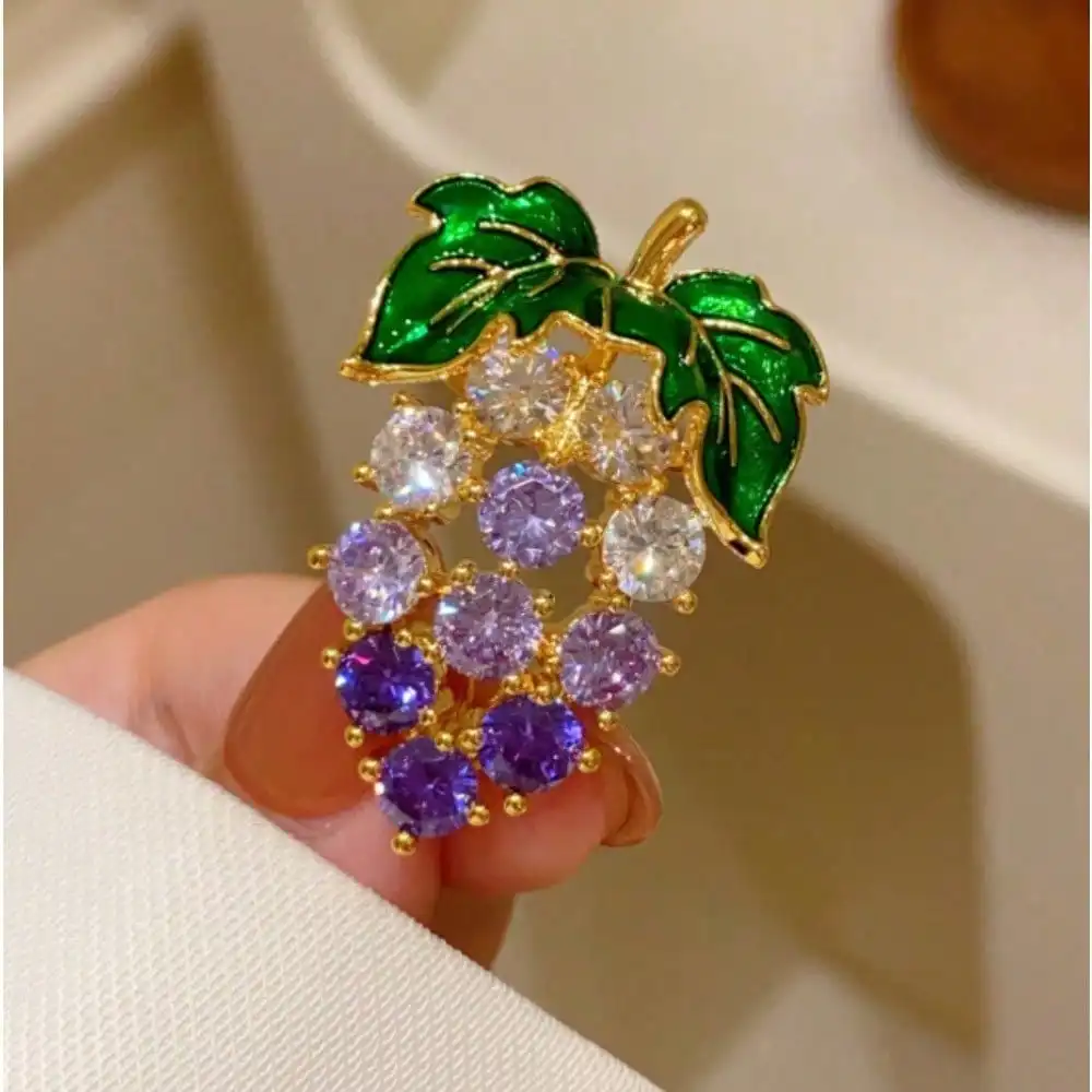 A 2026 New Hot-Selling Pin, Korean Version, High-End Fresh And Sweet Purple Grape String Brooch, Brooch, Fashion Light Luxury Fruit Suit, Sweater, Pin Buckle
A 2026 New Hot-Selling Pin, Korean Version, High-End Fresh And Sweet Purple Grape String Brooch, Brooch, Fashion Light Luxury Fruit Suit, Sweater, Pin Buckle