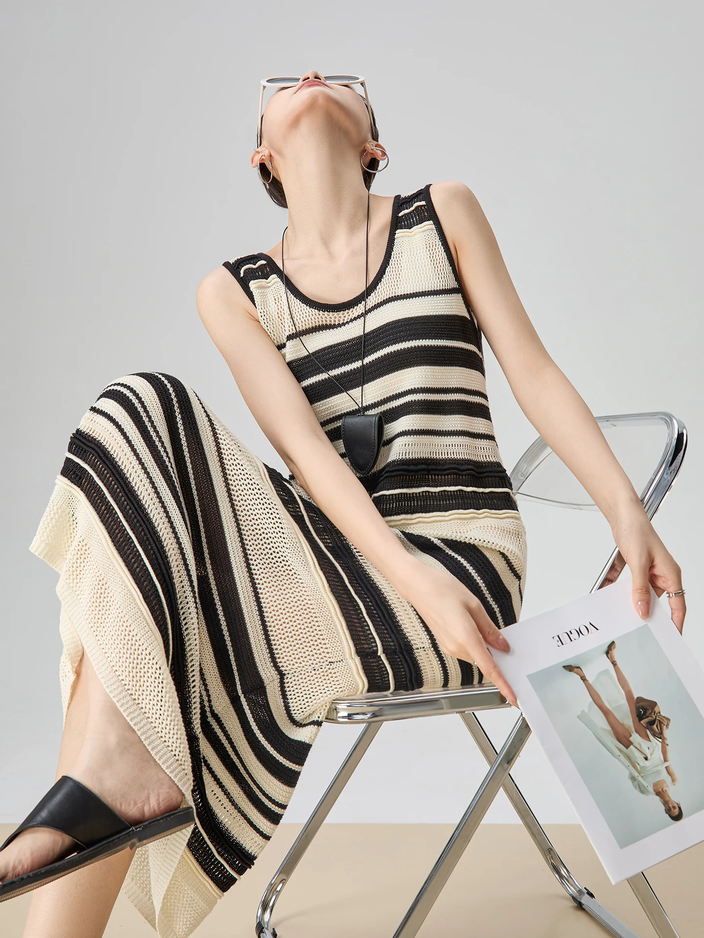 Summer New Women's Black White Stripes Knitted Sleeveless Vest Dress High Waist A-Line Skirt Style Casual U-Neck Gown Dress
Summer New Women's Black White Stripes Knitted Sleeveless Vest Dress High Waist A-Line Skirt Style Casual U-Neck Gown Dress
