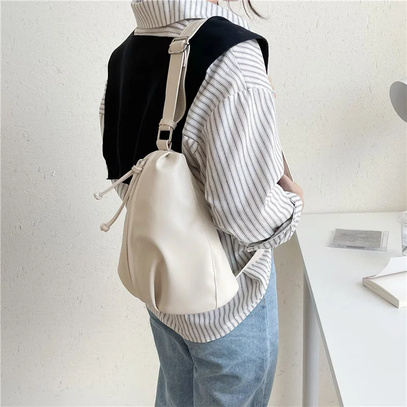 Fashion bag female all-in-one bucket bag female niche pleated design female shoulder chest bag PU leather crossbody bag
Fashion bag female all-in-one bucket bag female niche pleated design female shoulder chest bag PU leather crossbody bag