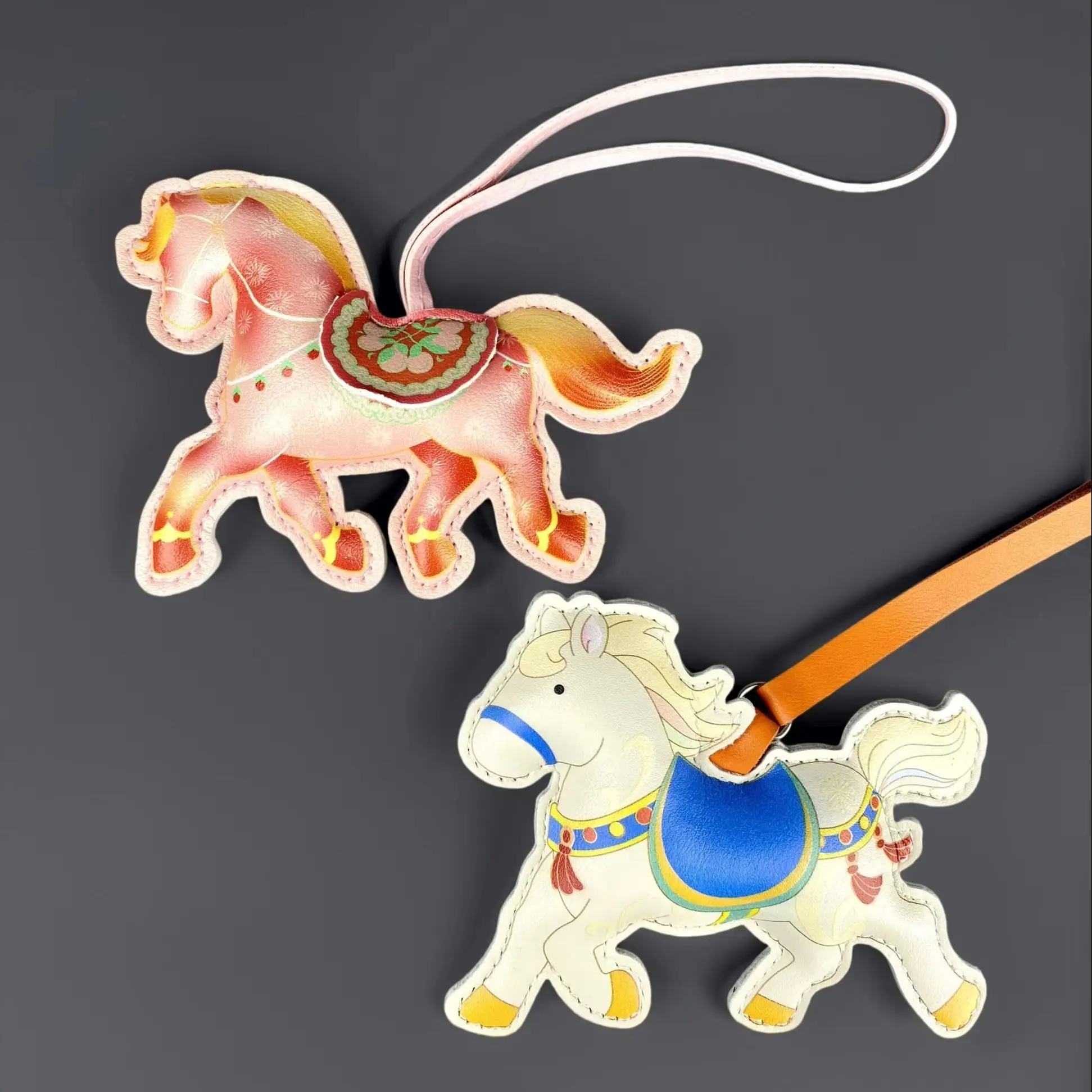 PU Leather Galloping Horse Bag Charm – Palm-Sized, Colorful Foil Stamped, Firmly Stuffed 3D Pendant, Elegant Purse Charm Gift
PU Leather Galloping Horse Bag Charm – Palm-Sized, Colorful Foil Stamped, Firmly Stuffed 3D Pendant, Elegant Purse Charm Gift