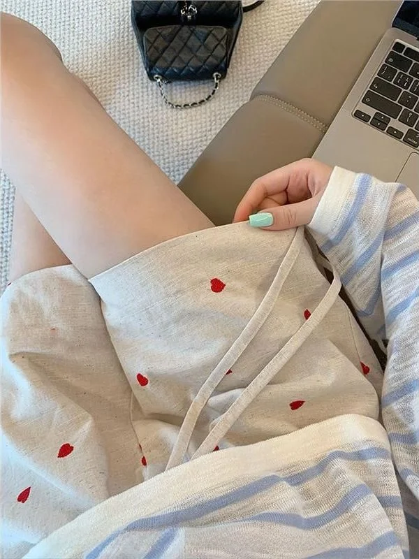 plus Size Casual Heart Embroidery Short Pants Women Summer Slim Wide Leg High Waist Comfortable Breathable Sporty Trousers
plus Size Casual Heart Embroidery Short Pants Women Summer Slim Wide Leg High Waist Comfortable Breathable Sporty Trousers